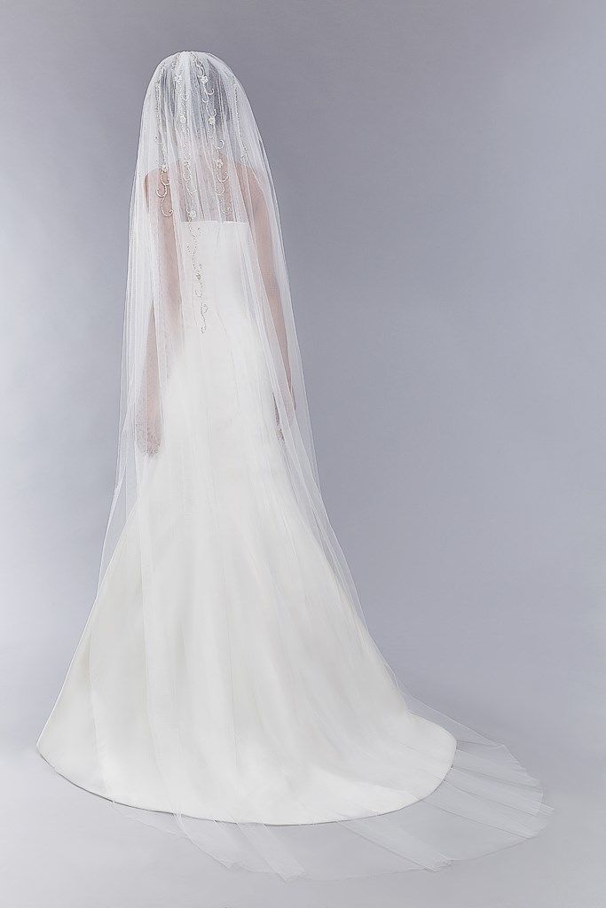 Свадебная фата с мерцающей вышивкой фото