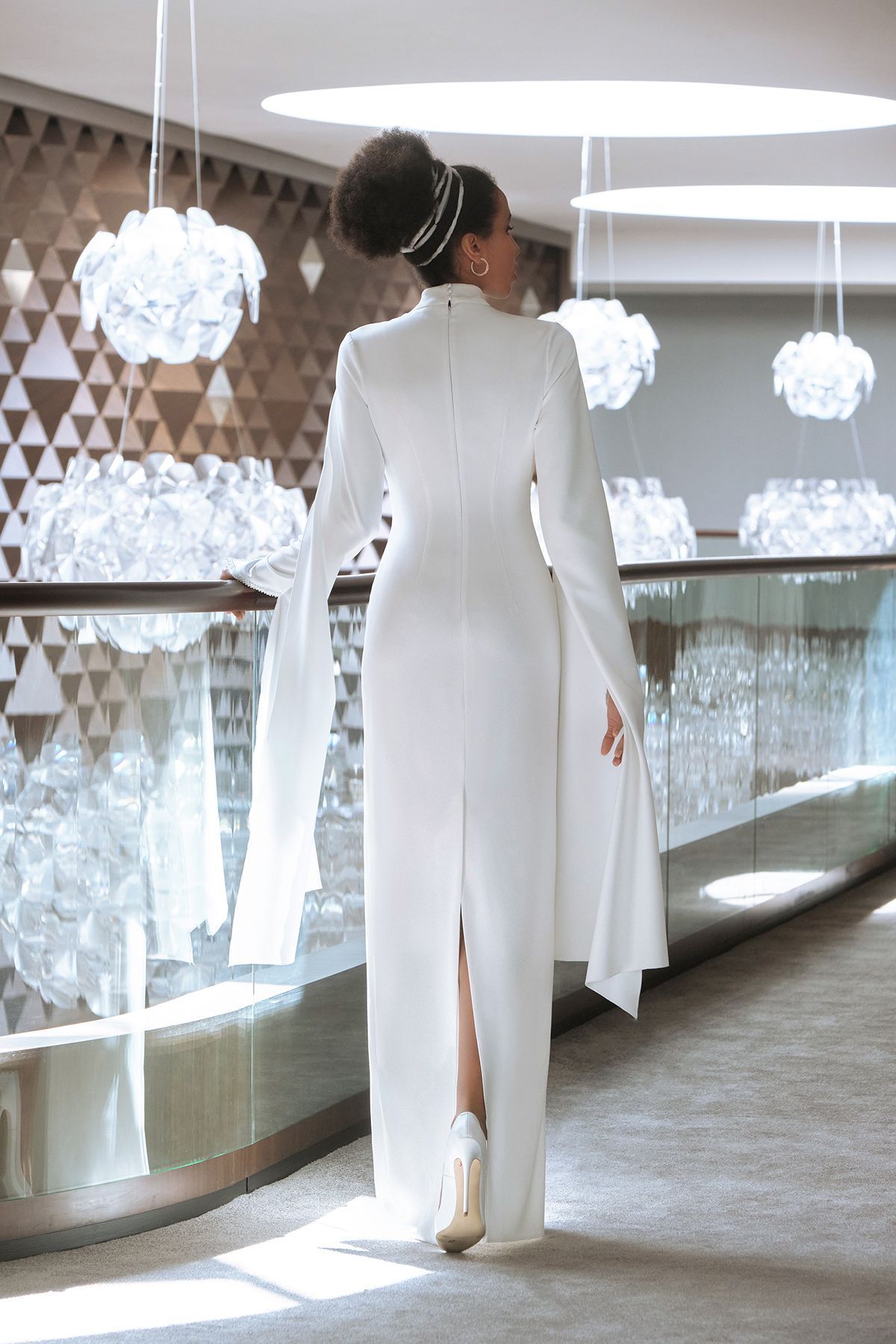 закрытое свадебное платье в стиле минимализм фото