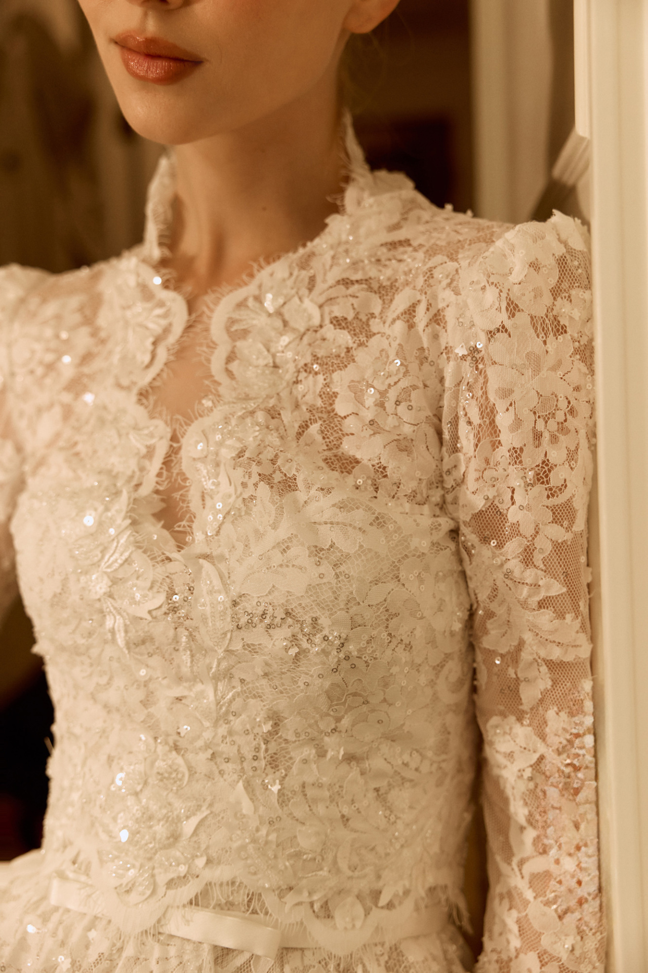 Пышное кружевное свадебное платье со съемным болеро фото