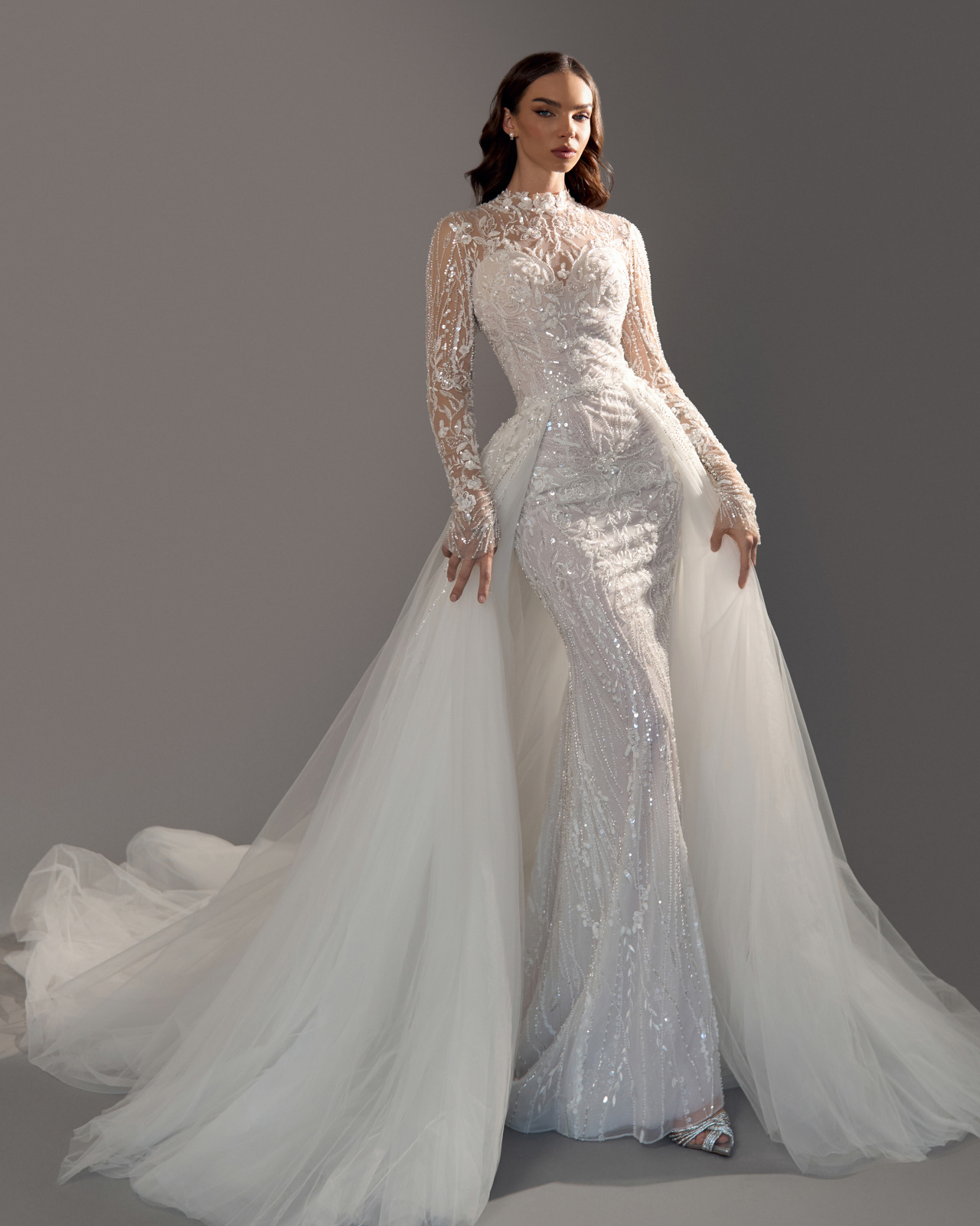 Закрытое кружевное свадебное платье русалка расшитое стеклярусом фото