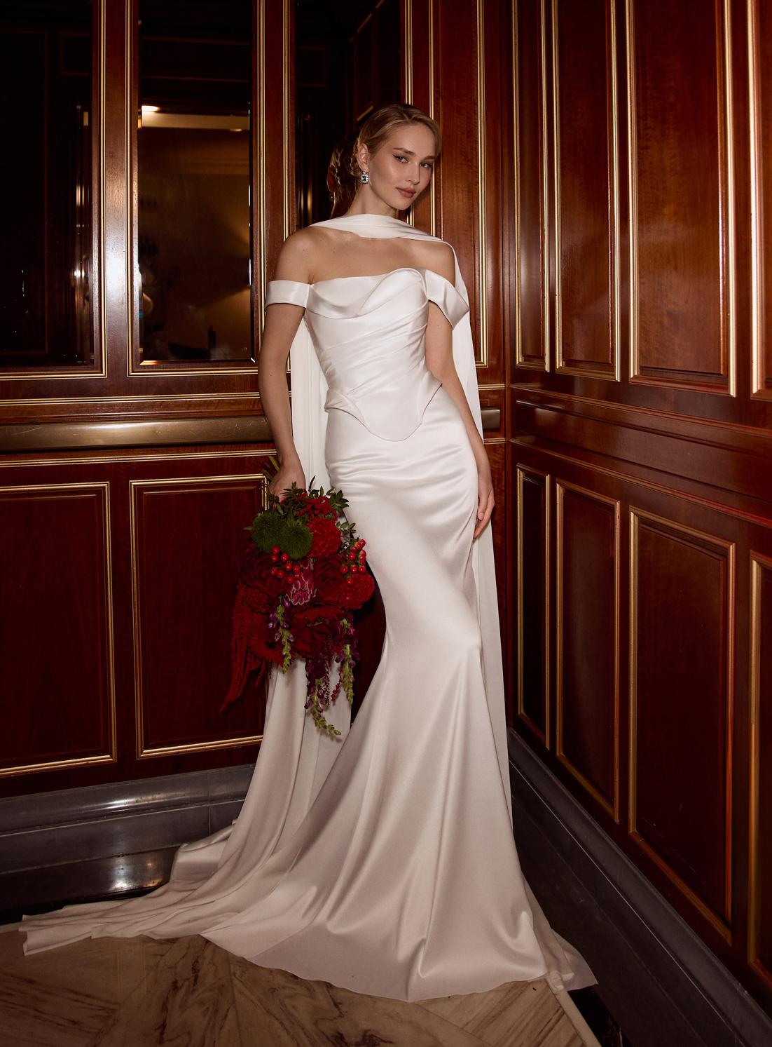 Стильный лаконичный свадебный комплект фото