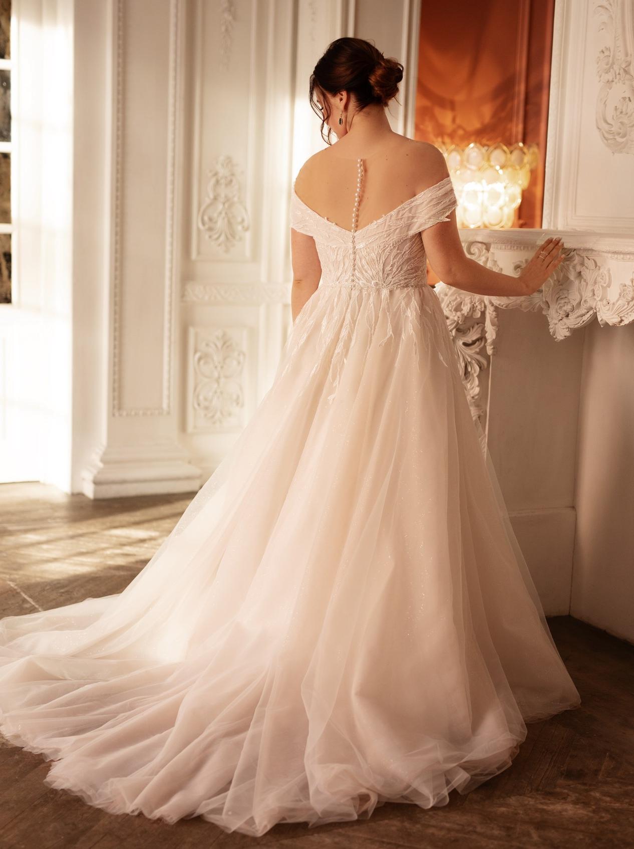 Классическое свадебное платье большого размера