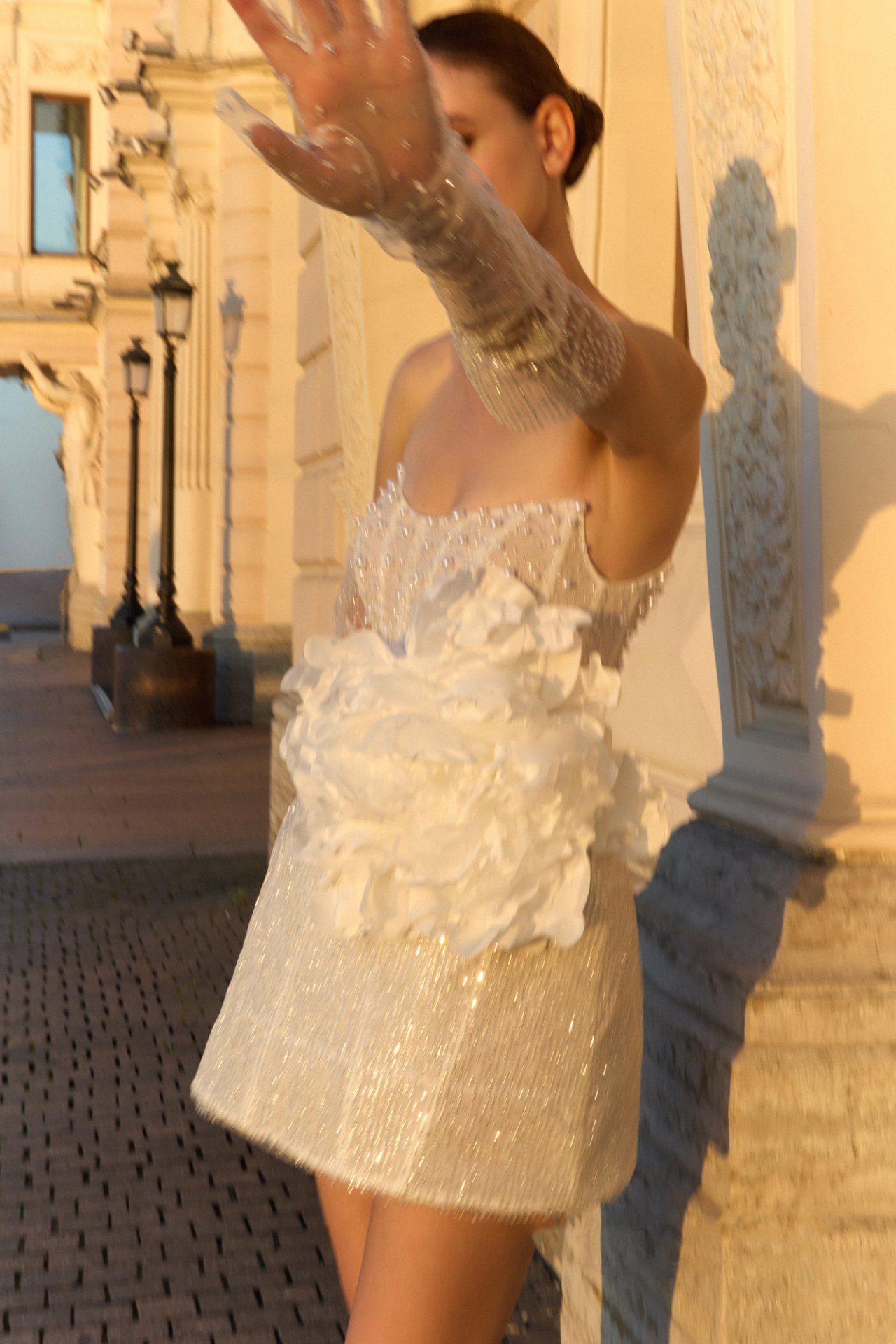 Каркасное свадебное платье мини фото