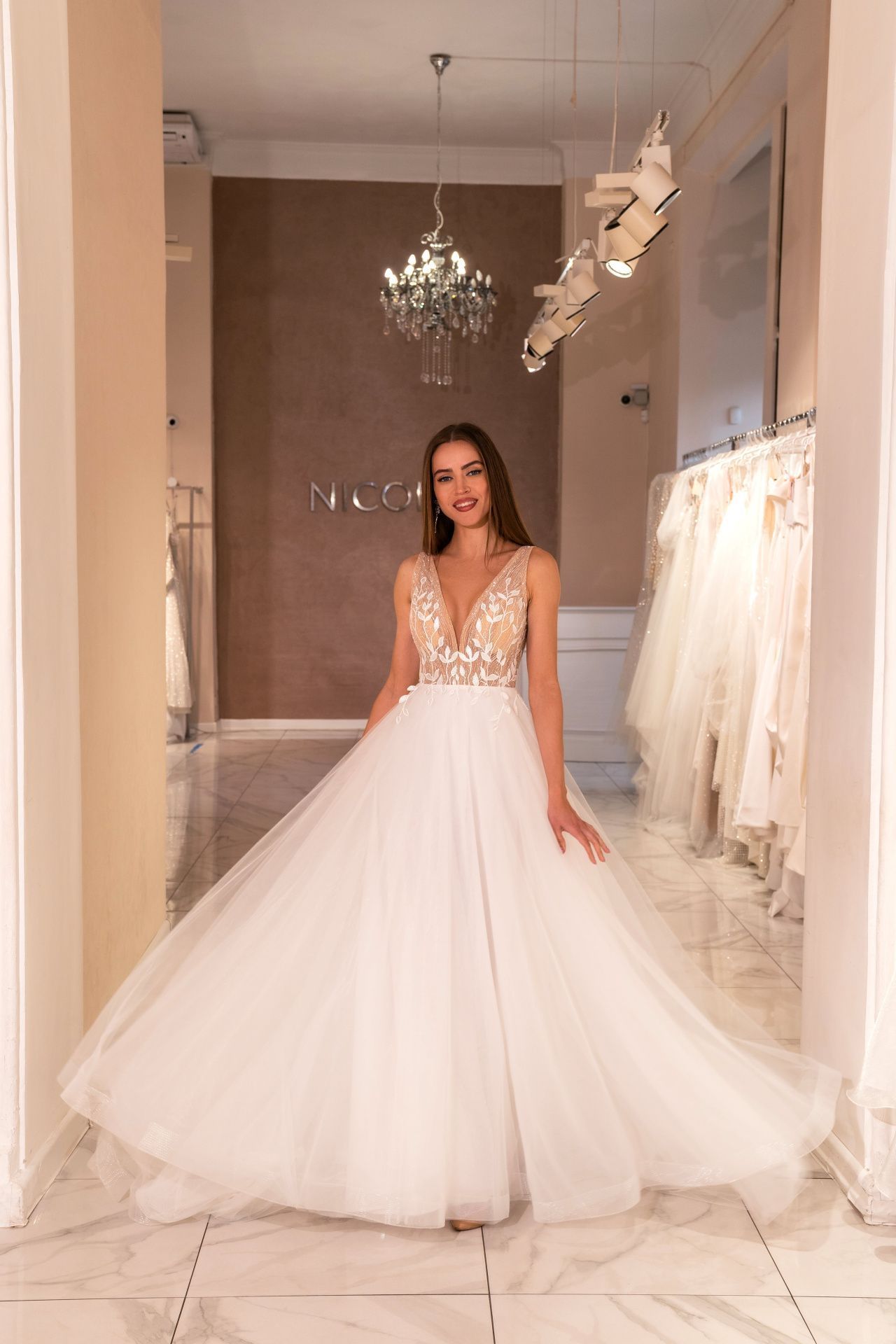 Летнее свадебное платье с v-вырезом фото