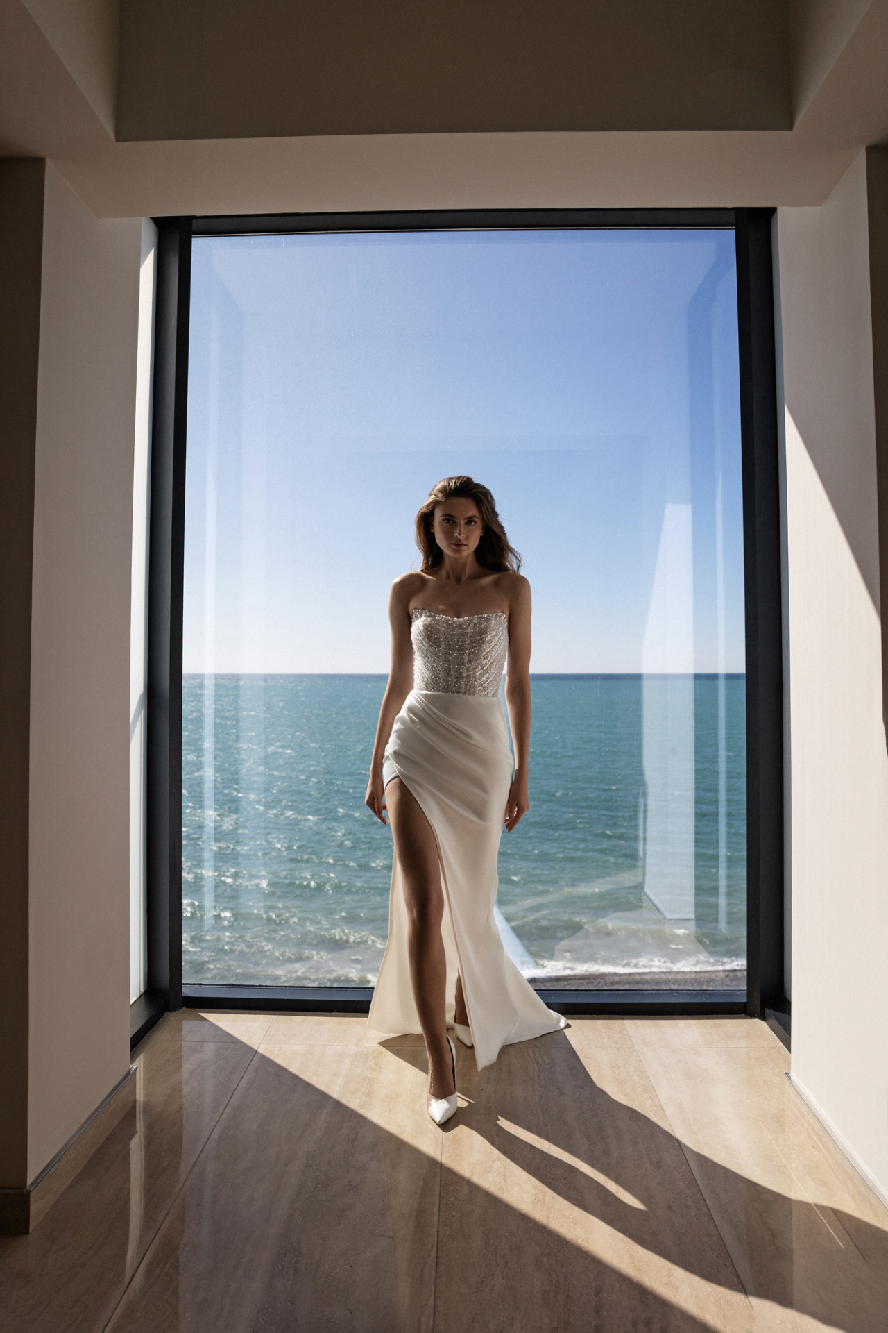 Стильное свадебное платье со съемной атласной юбкой фото