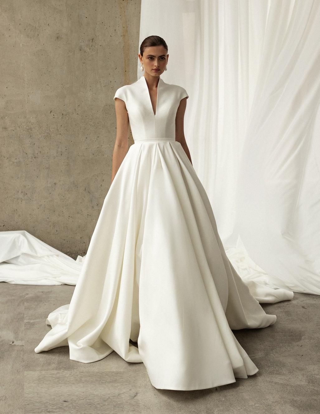 Закрытое свадедбное платье из микадо фото