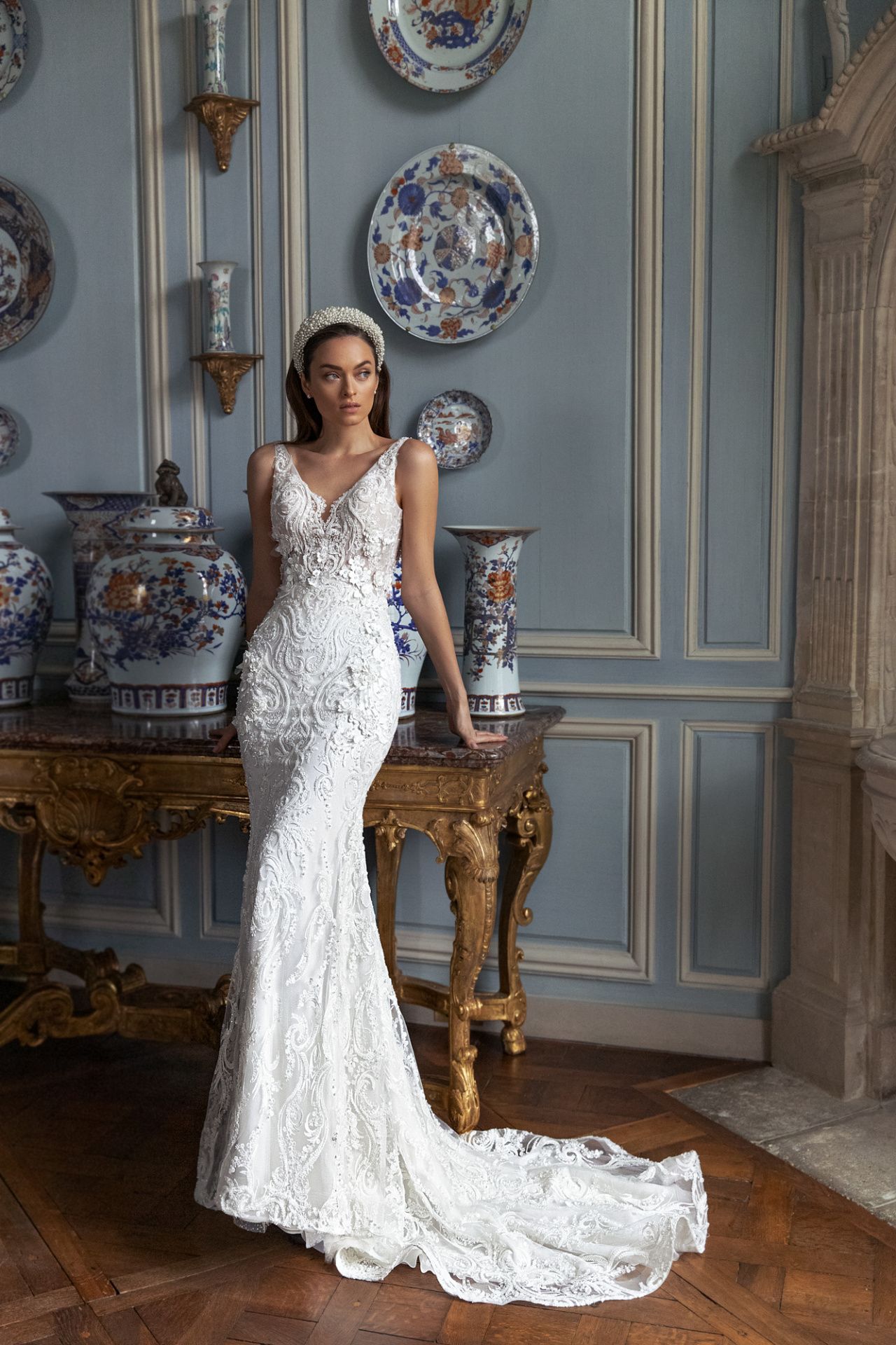 Обтягивающее кружевное свадебное платье фото