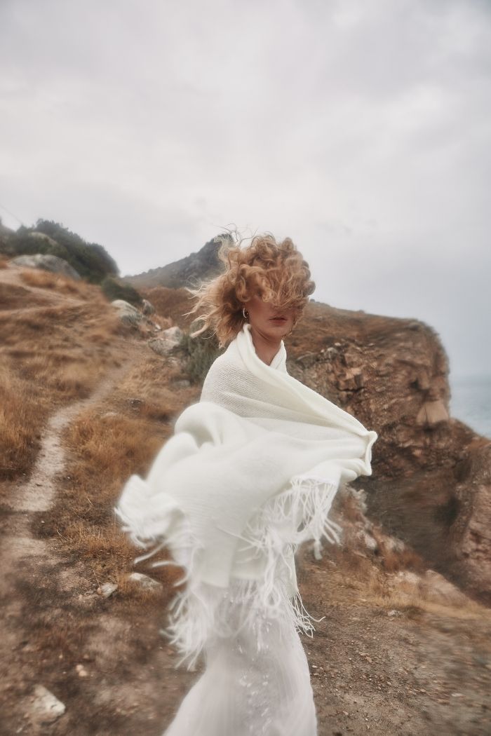 Шерстяная шаль с бахромой