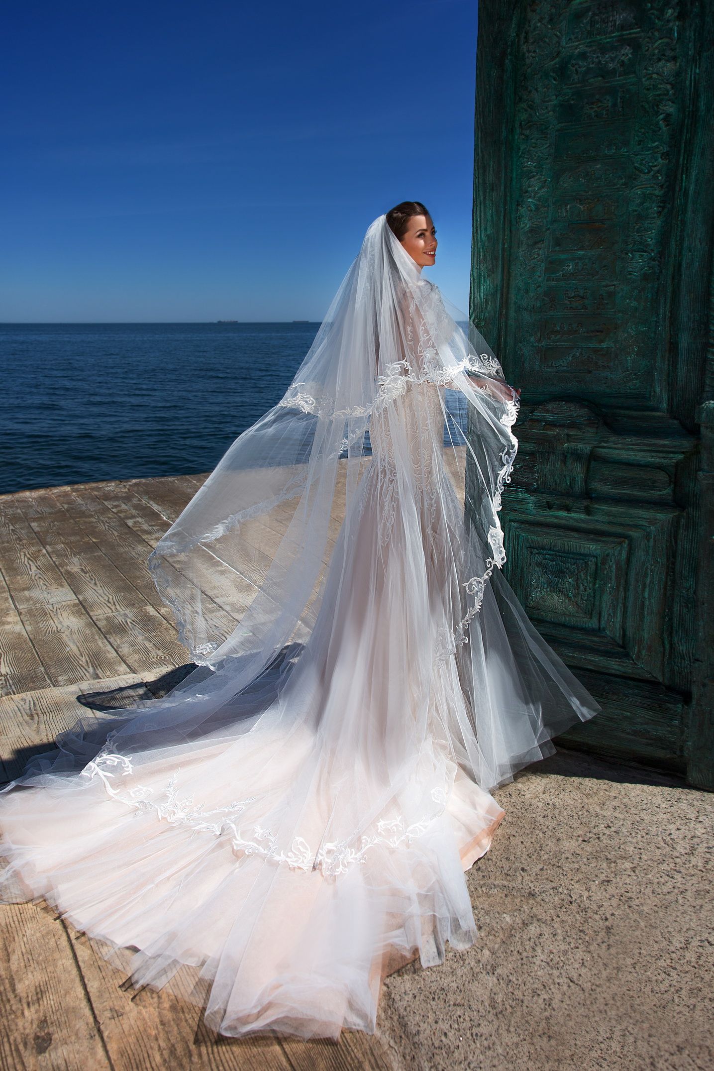 Двухъярусная фата с кружевом в форме веточек фото