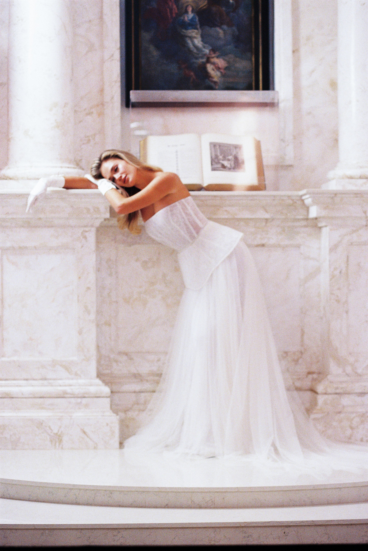 Нежный свадебный комплект с баской фото