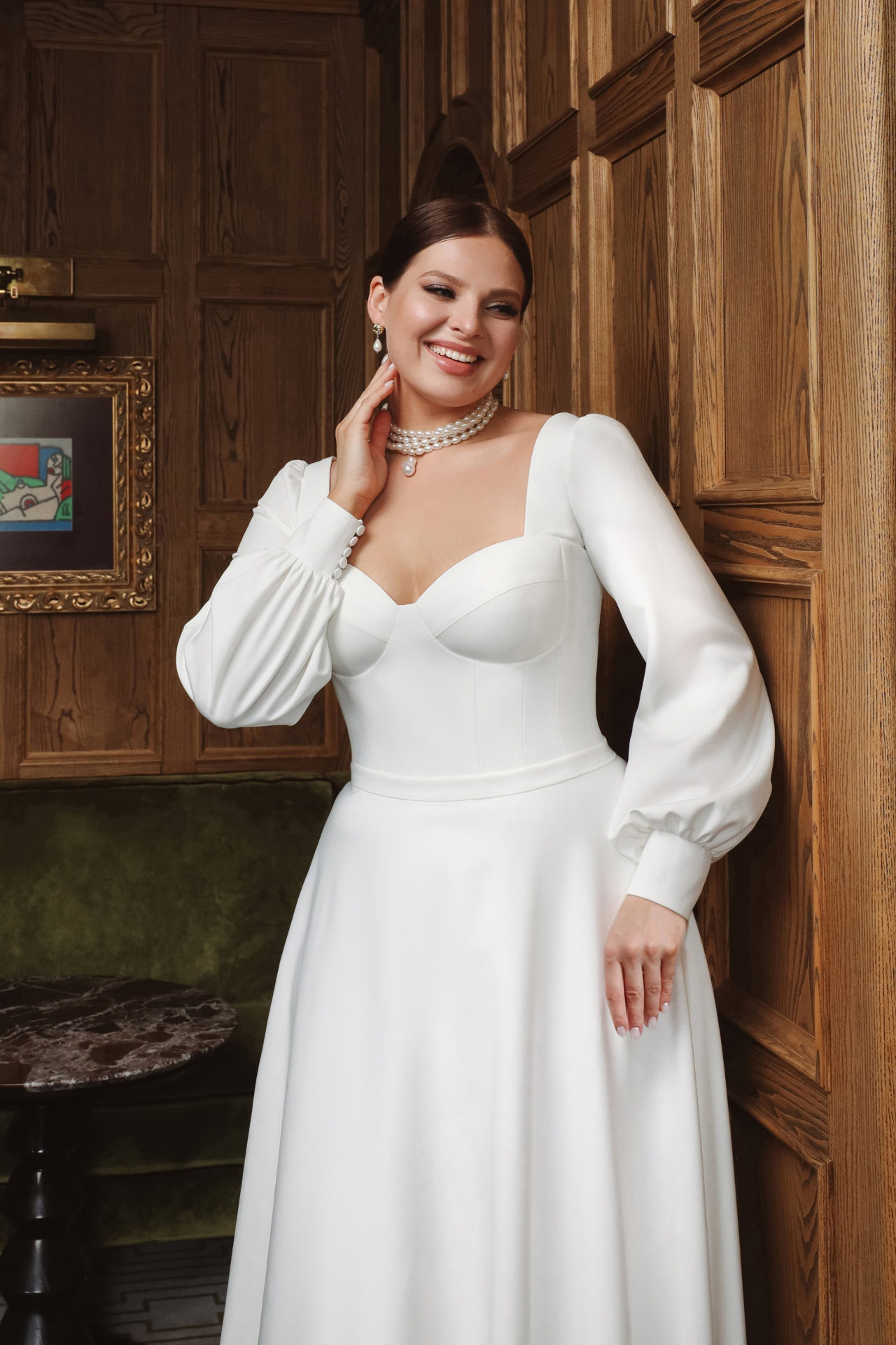 Лаконичное свадебное платье плюс сайз фото