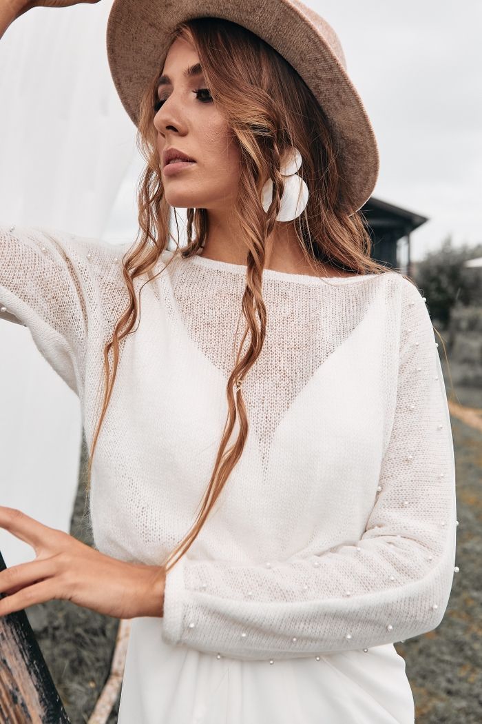 Шерстяной свитер с жемчугом