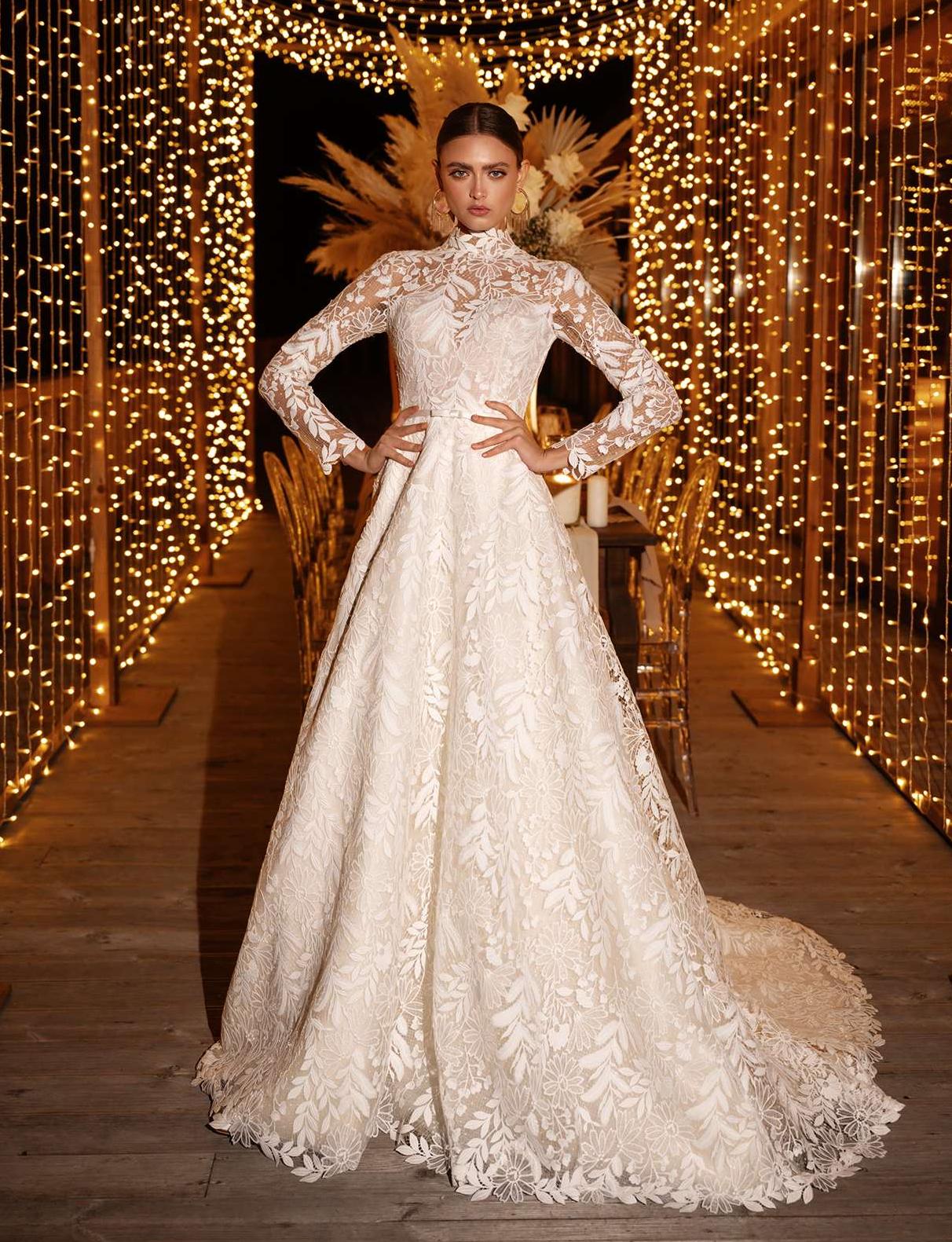 Закрытое свадебное платье в хлопковом кружеве фото