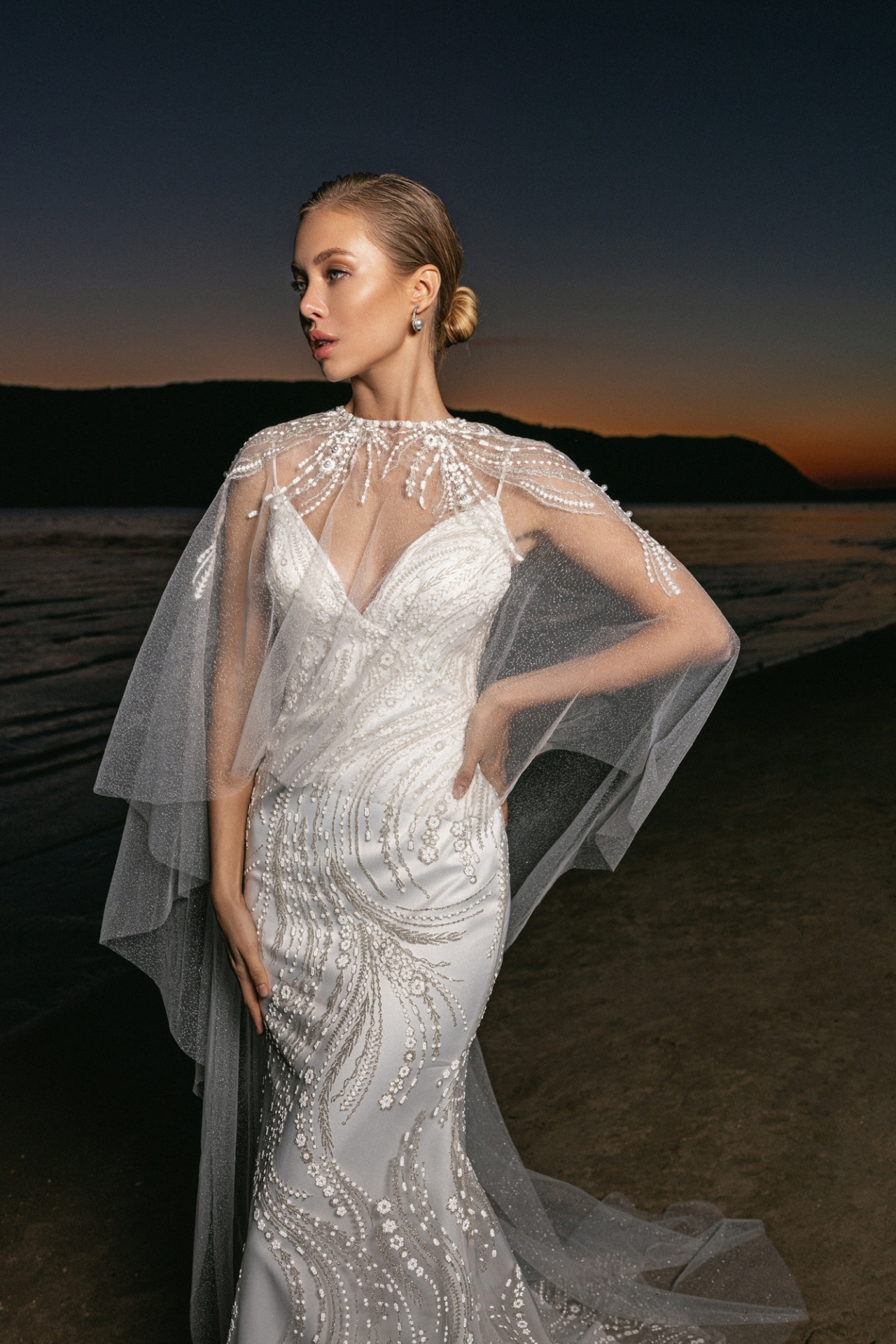 Свадебное платье рыбка в светоотражающей ткани фото