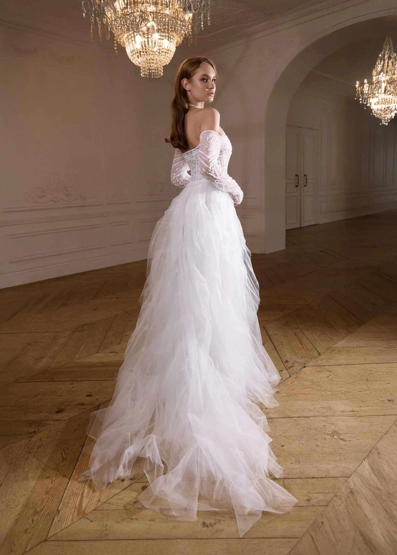 Свадебное платье с открытыми плечами и рукавами из роскошного кружева фото