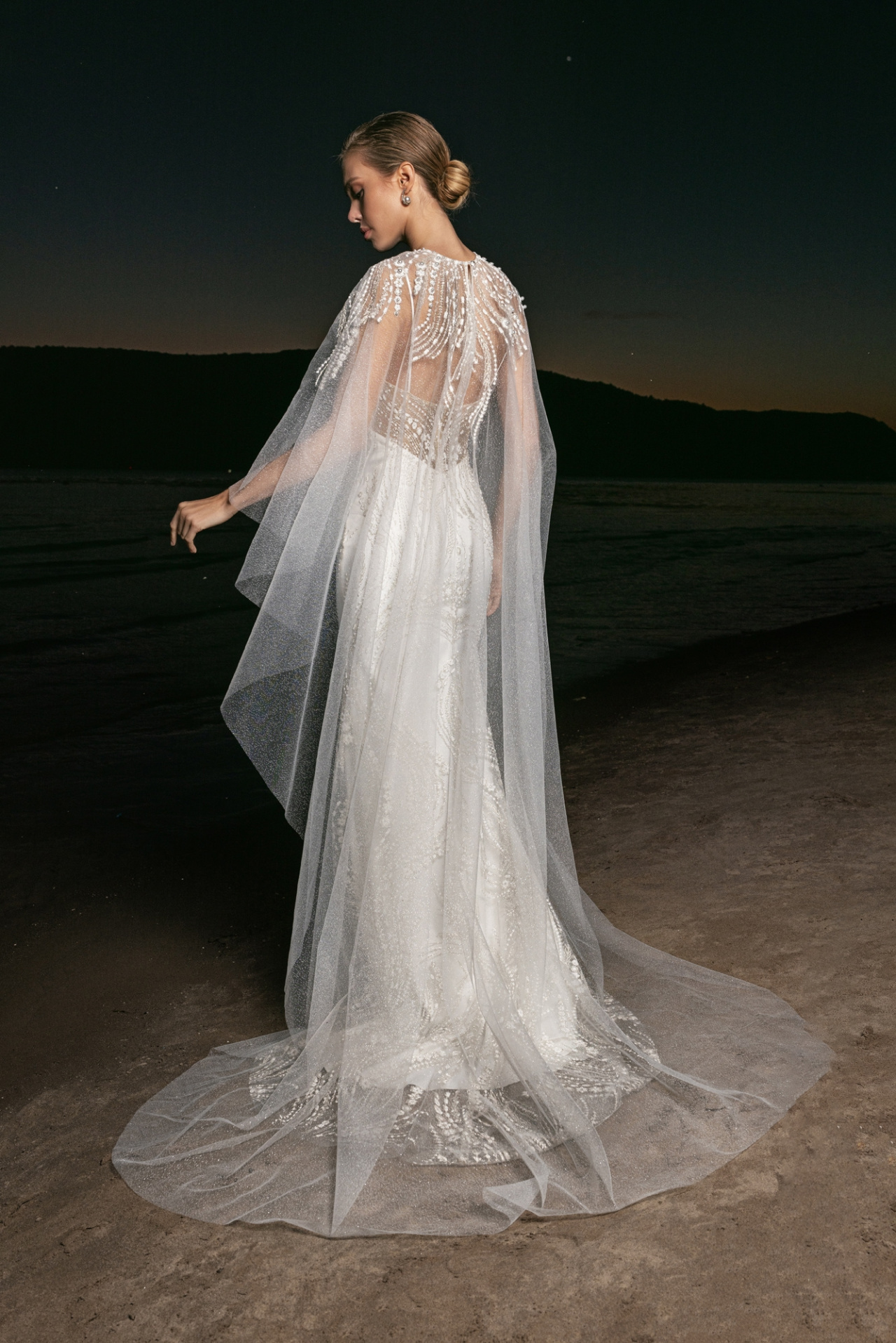 Свадебное платье рыбка в светоотражающей ткани фото