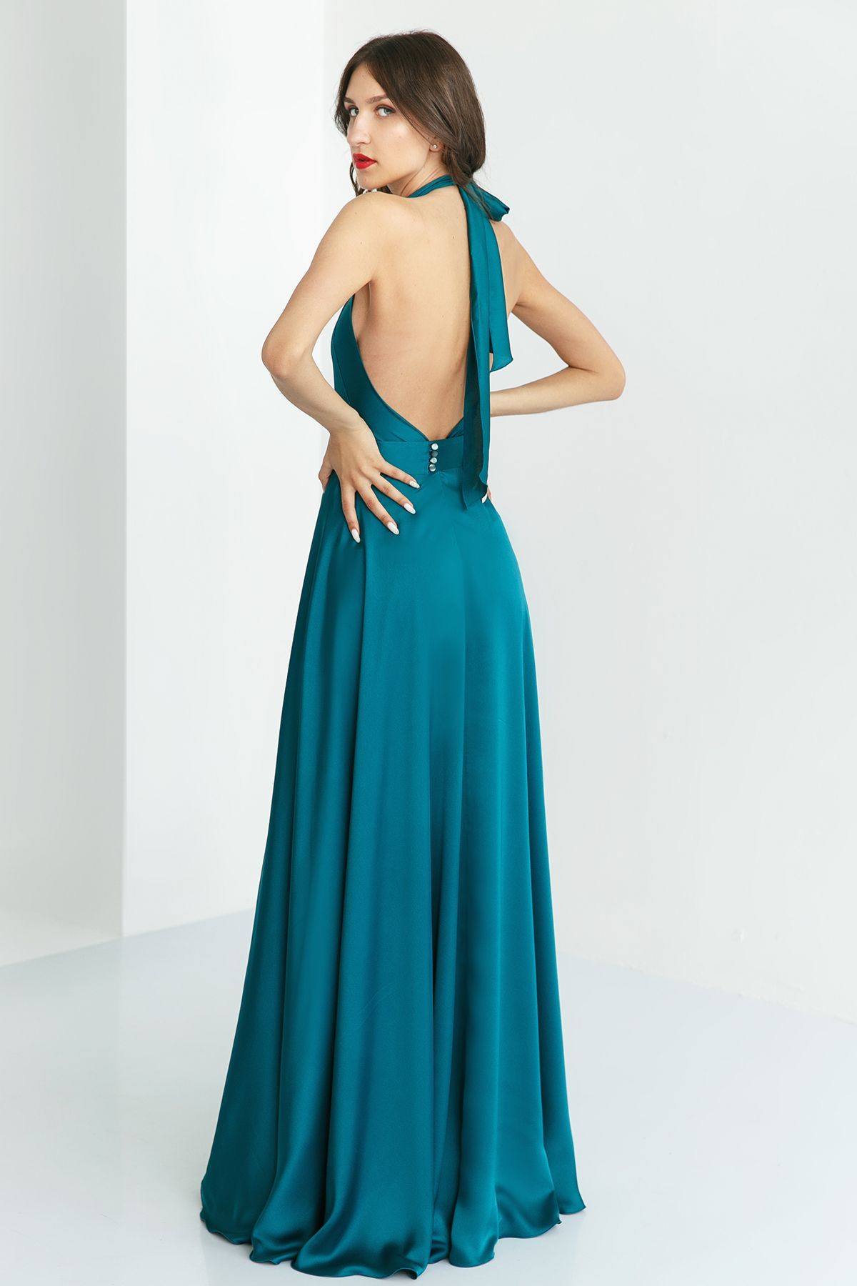 Длинное изумрудное платье на выпускной фото