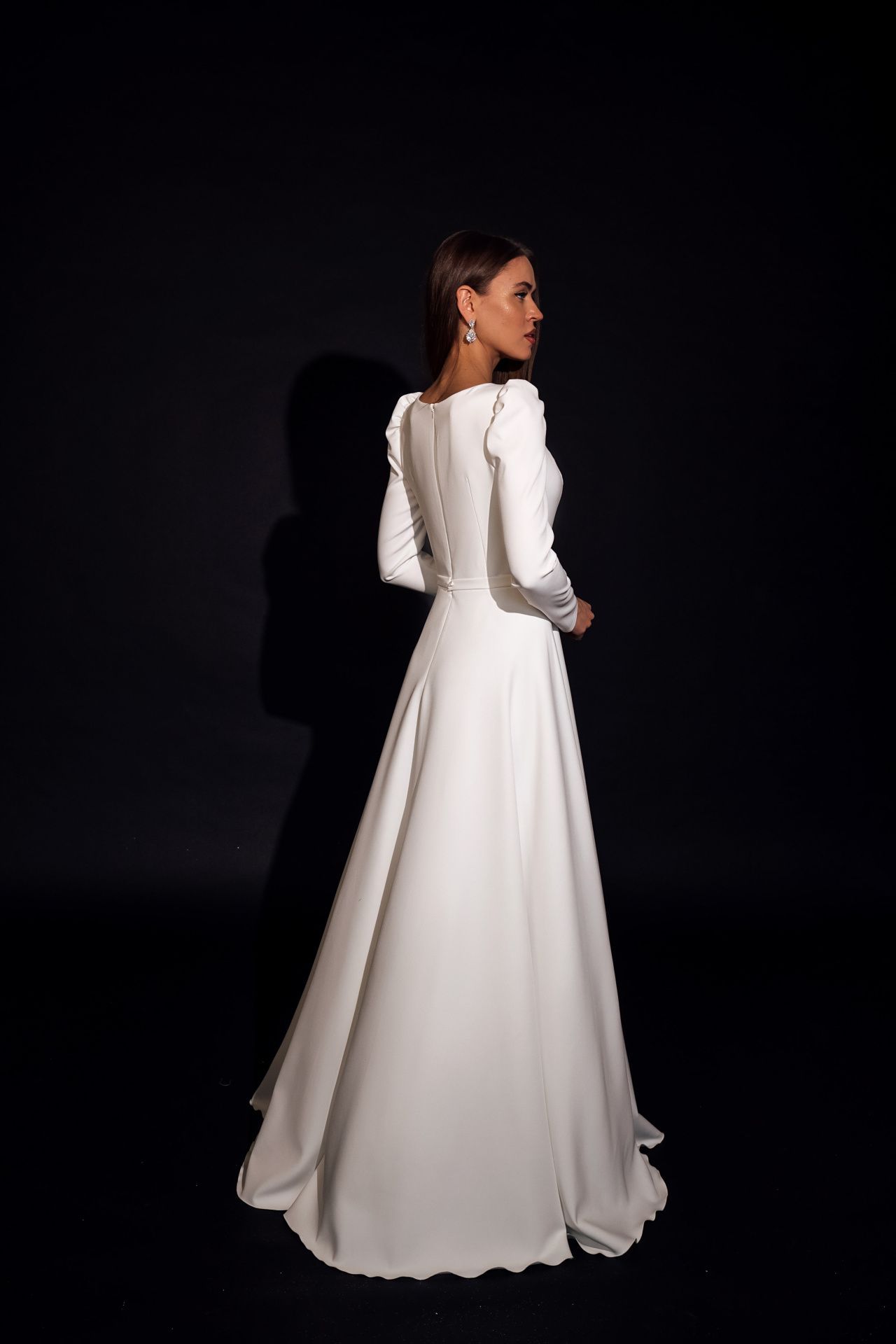 Лаконичное свадебное платье с квадратным вырезом фото