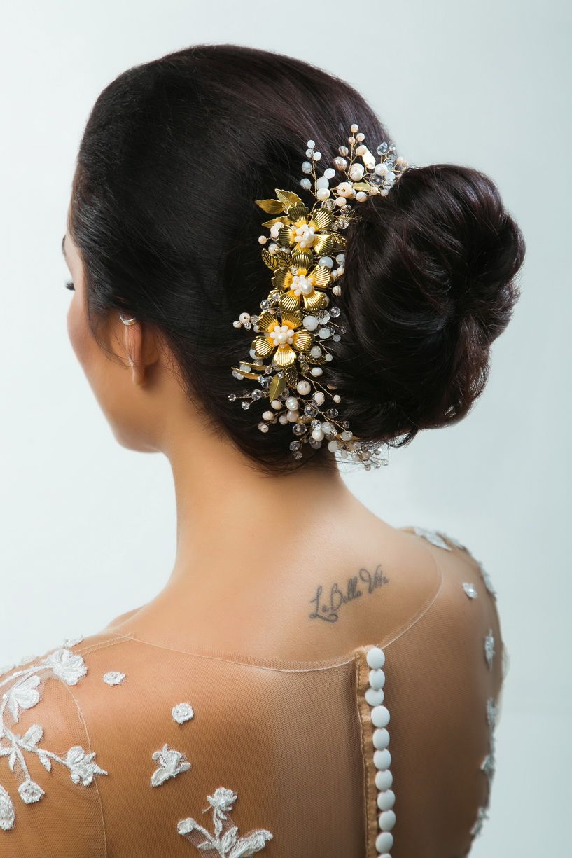 Украшения для волос с золотыми лепестками фото