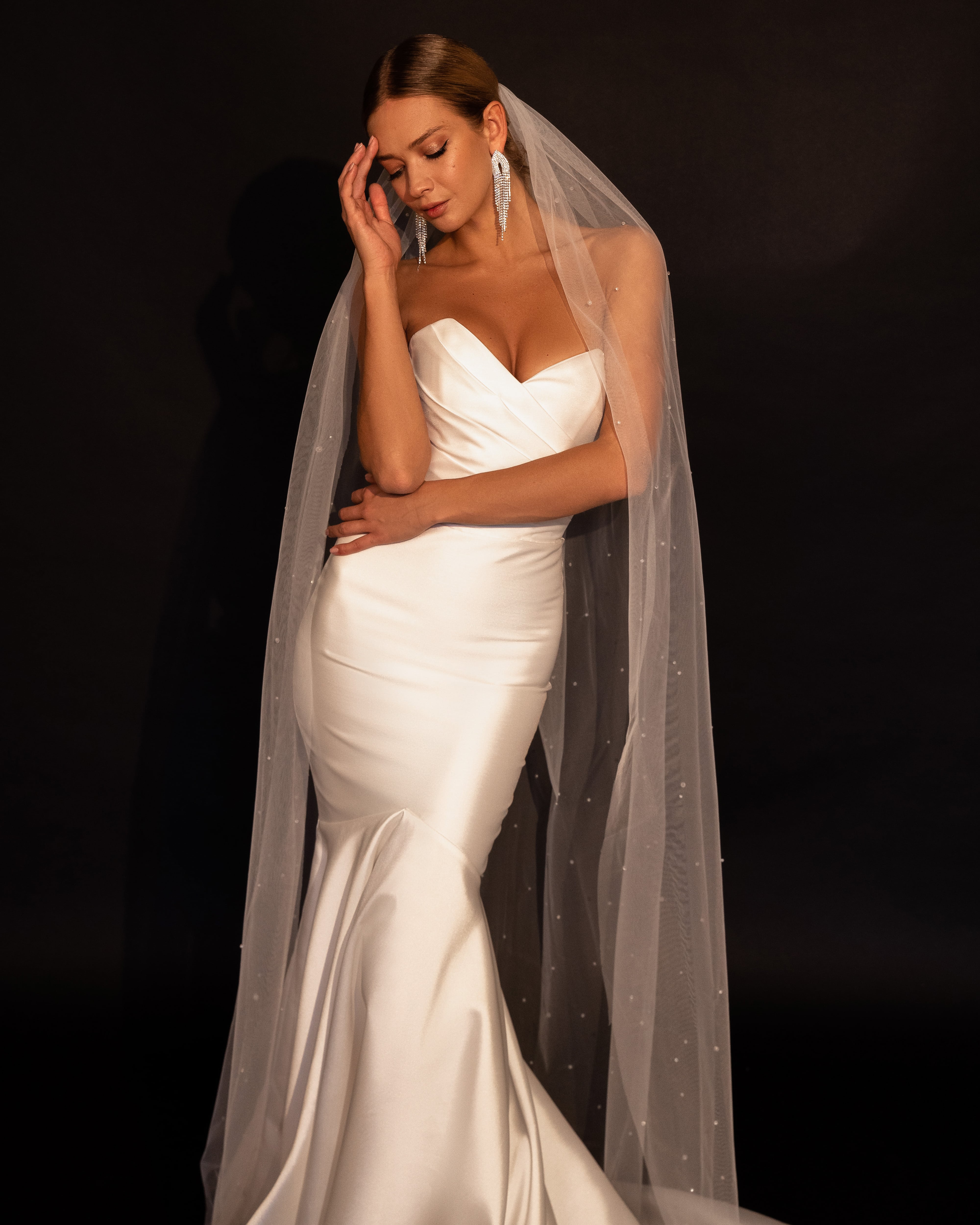 Свадебная фата с россыпью хрусталя фото