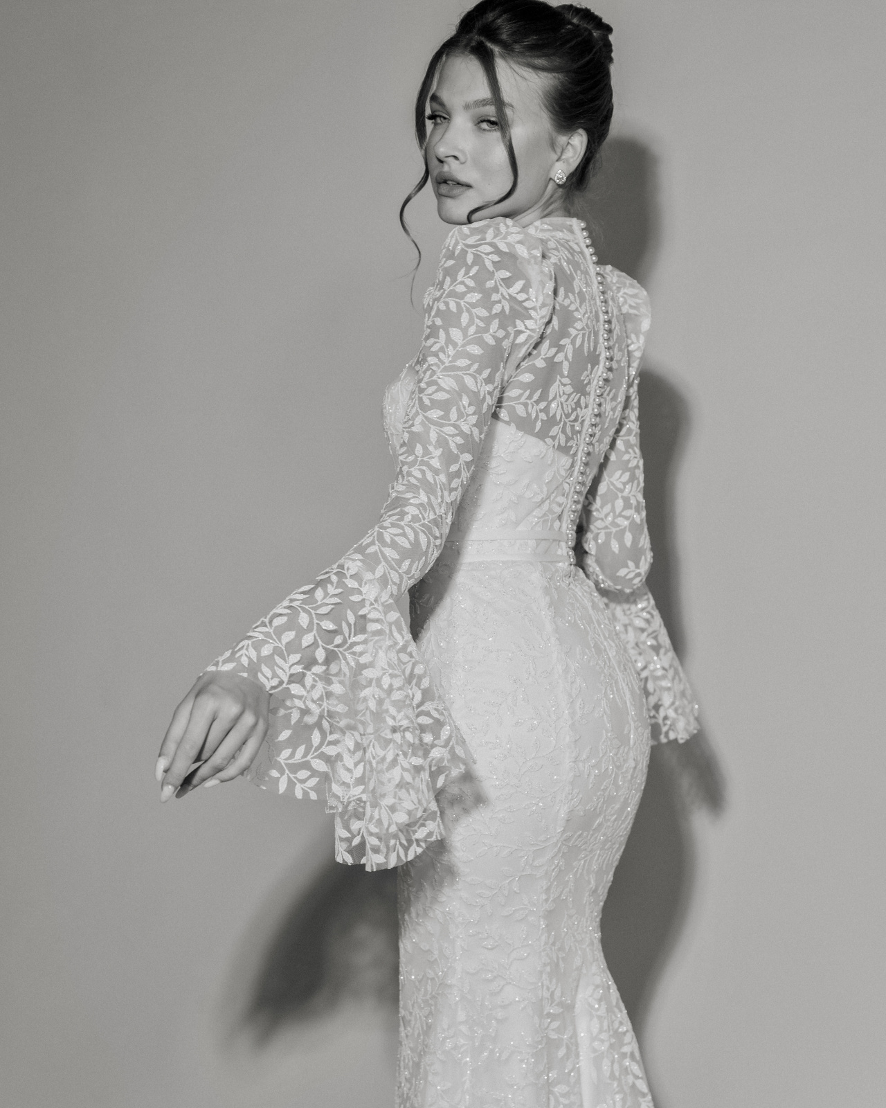 Кружевное свадебное платье рыбка с рукавчиками клёш фото