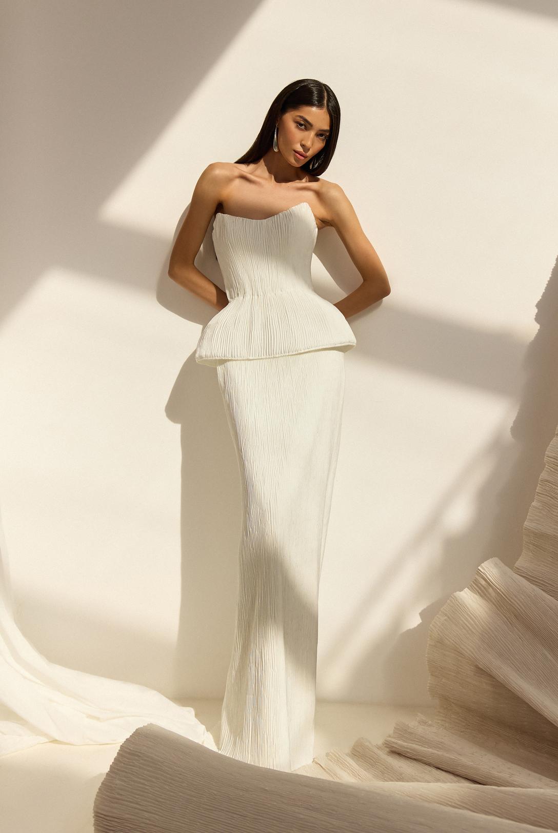 Стильное свадебный комплект из ткани плиссе фото