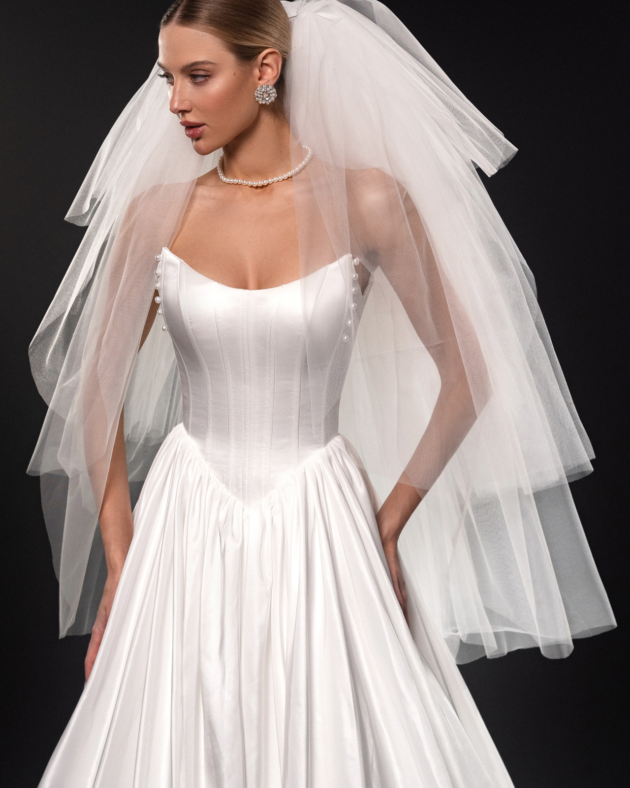 Атласное свадебное платье принцесса фото