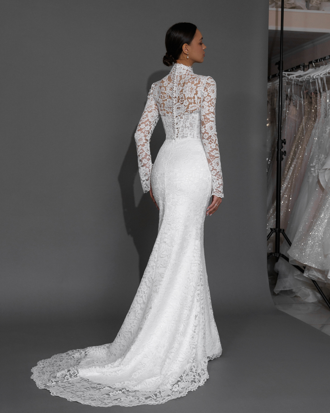 Белое кружевное свадебное платье с рукавами фото