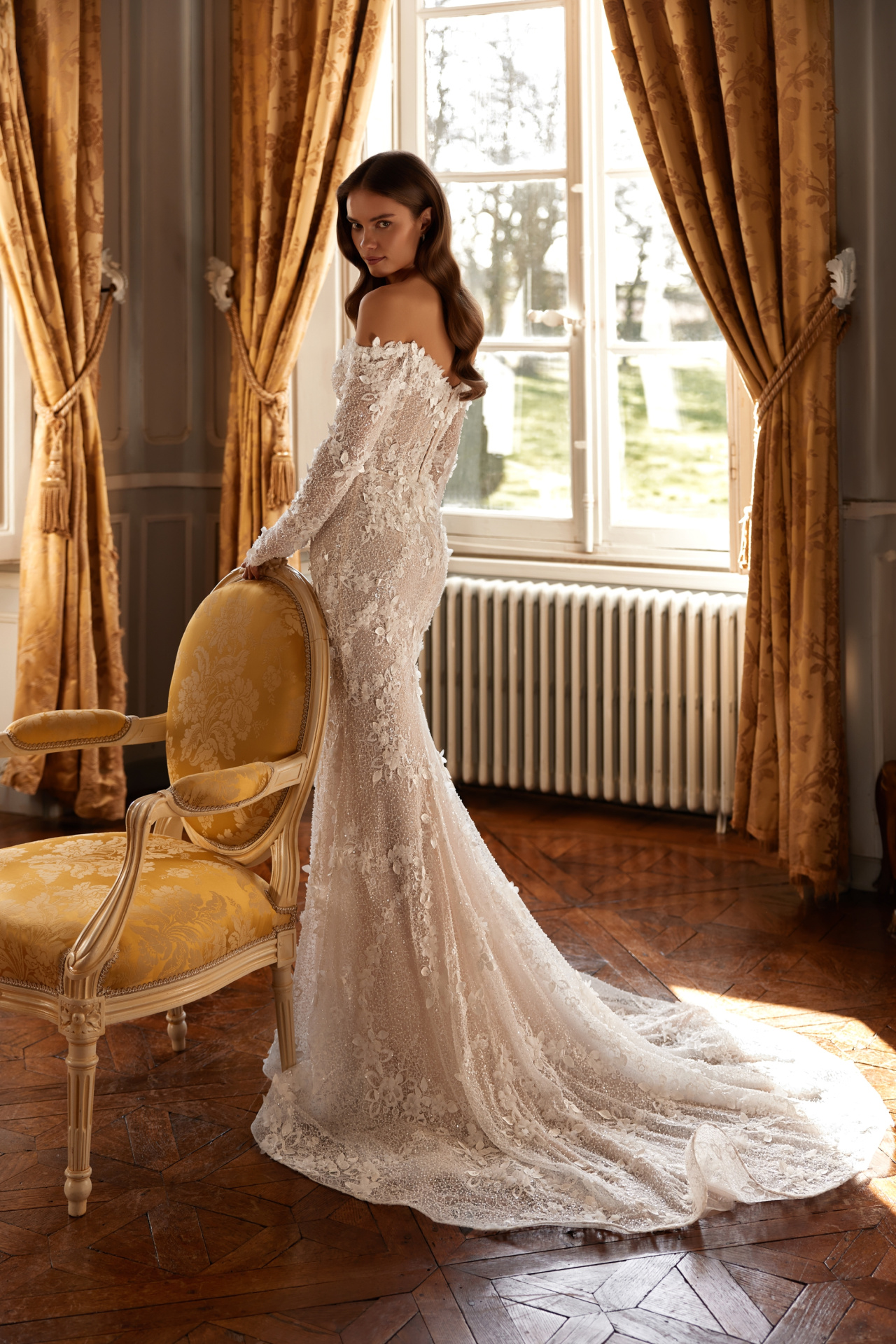 Роскошная русалка с рукавами и открытыми плечами фото