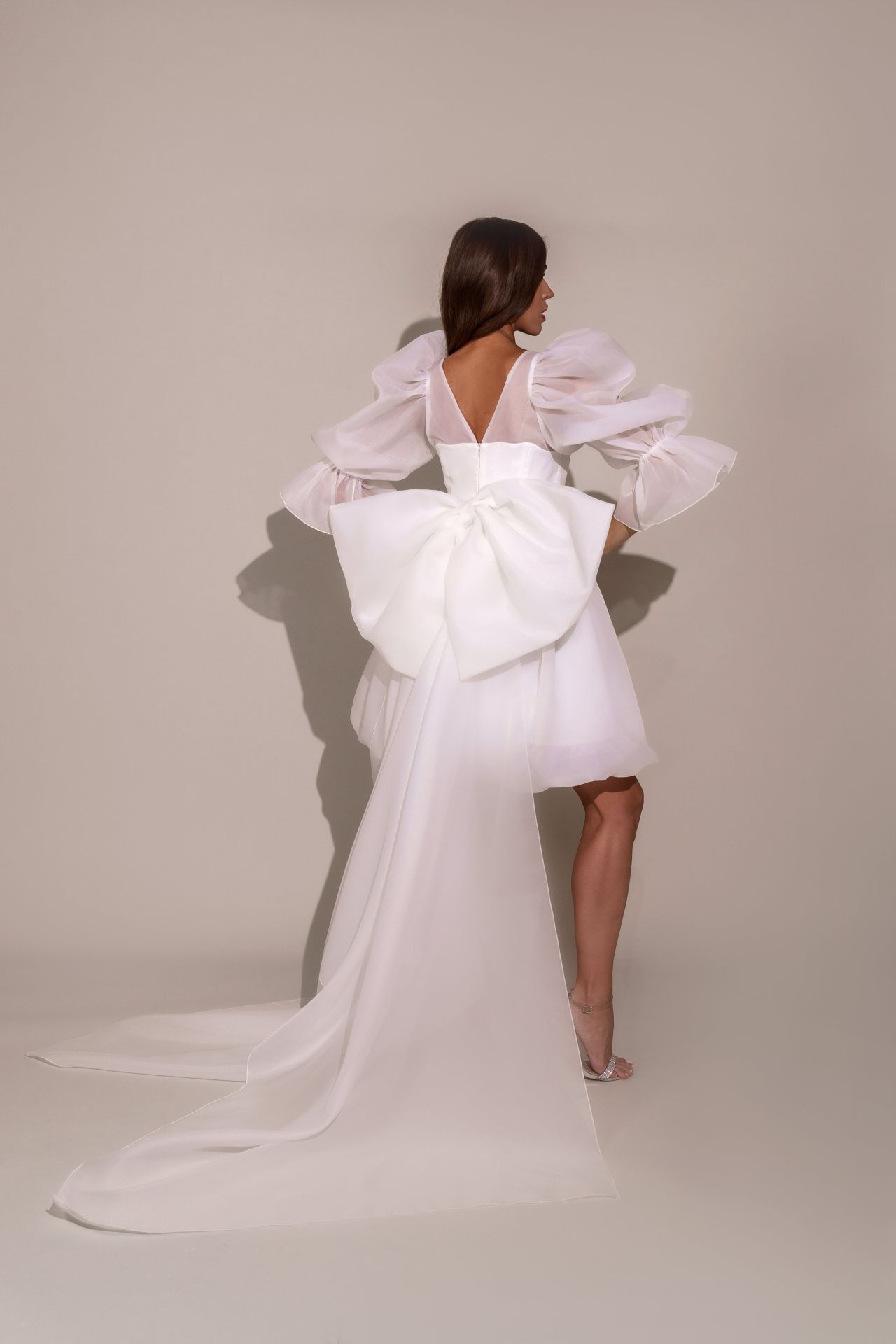 Короткое свадебное платье с пышной юбкой фото