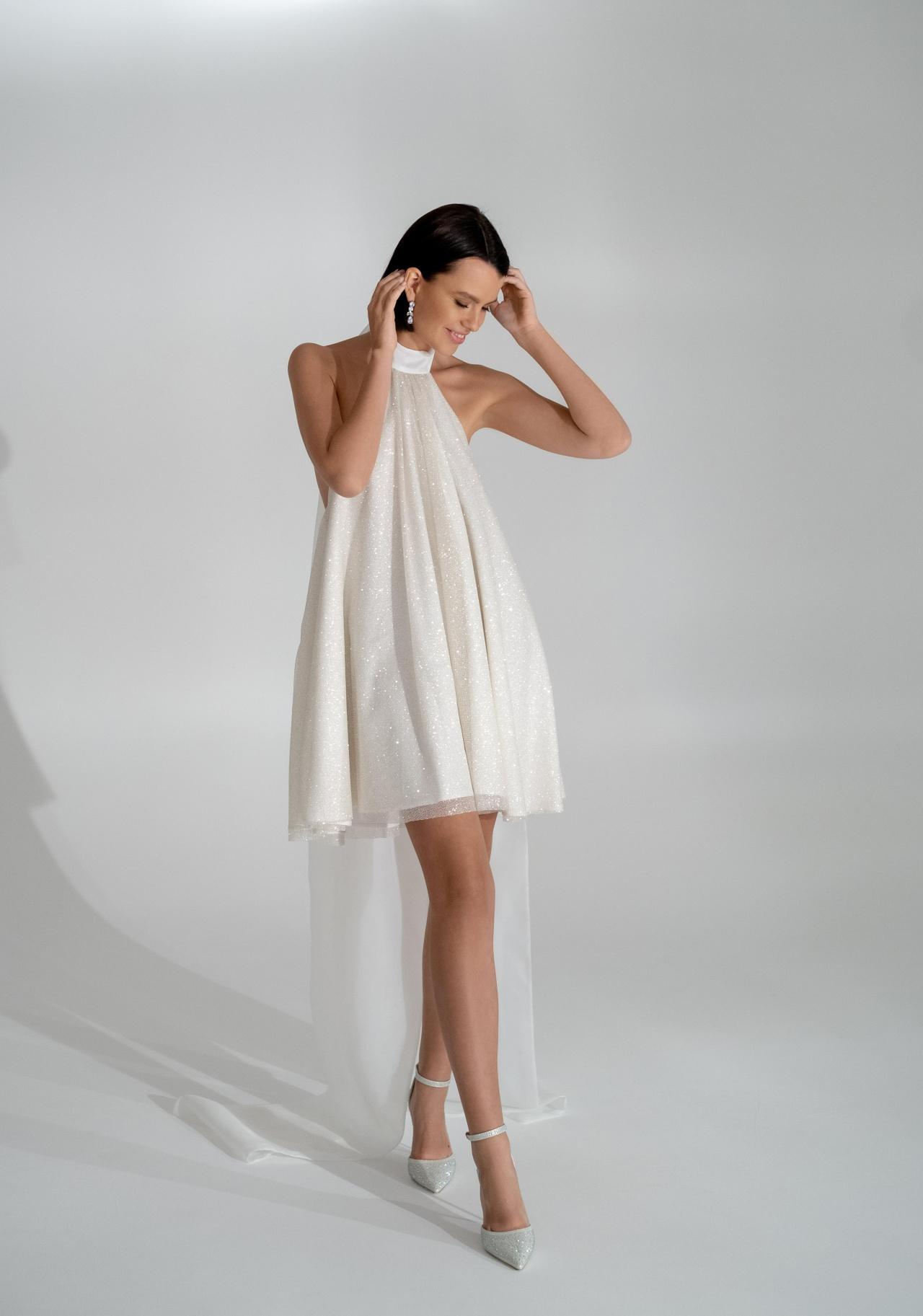 Свадебное платье мини с открытой спиной фото