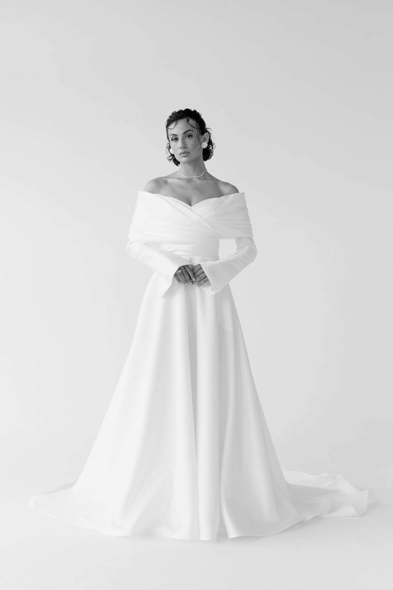 Классическое  свадебное палетье А- силуэта из микадо фото