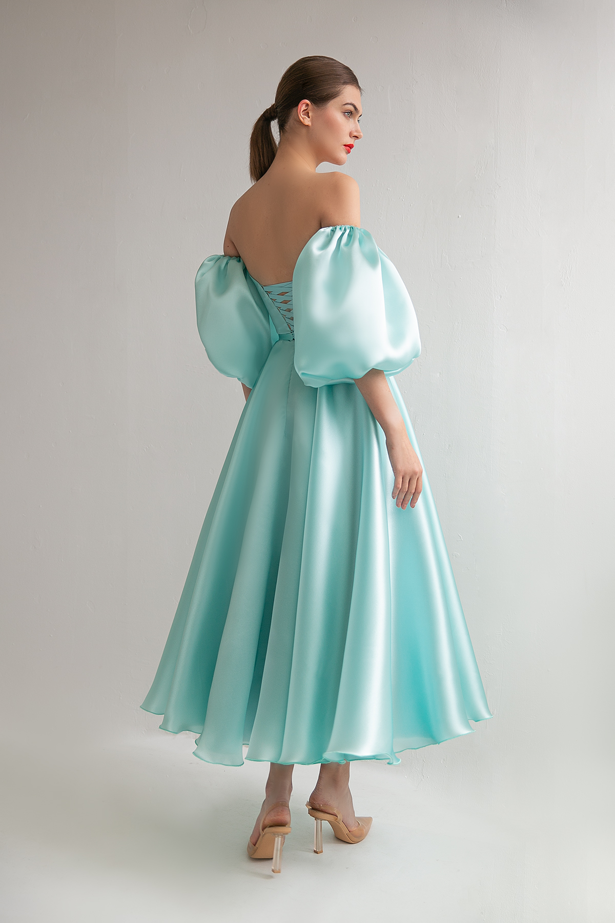 Вечернее платье цвета тиффани миди со съемными рукавами фото