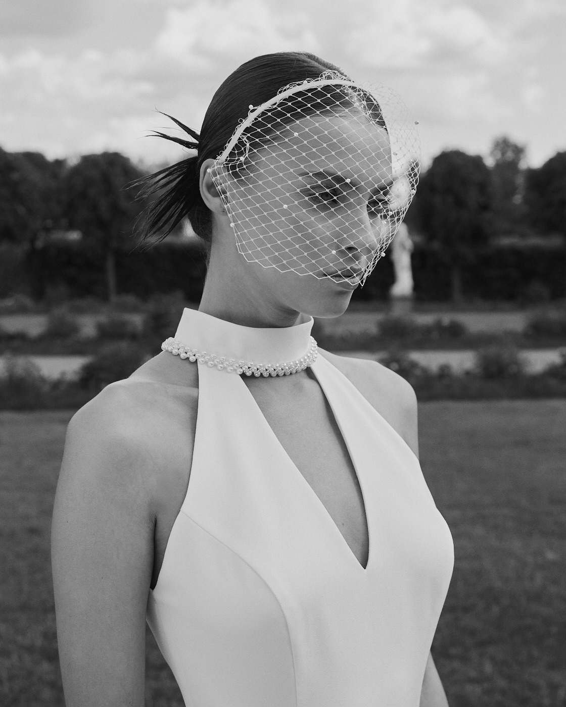 Облегающее свадебное платье с юбкой расклешенной ниже бедер фото