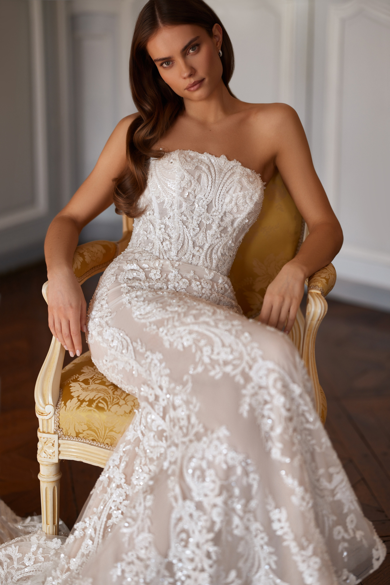 Кружевное свадебное платье рыбка с открытыми плечами фото