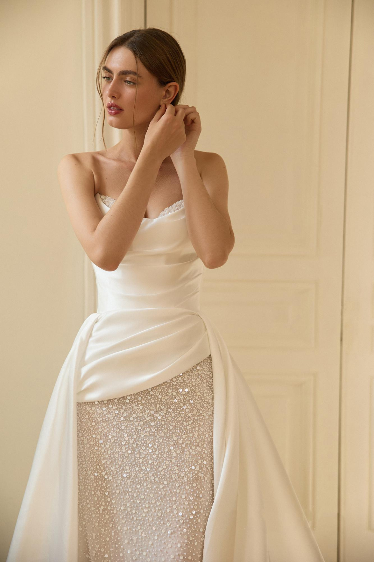 Корсетное свадебное платье с ассиметриной драппировкой фото