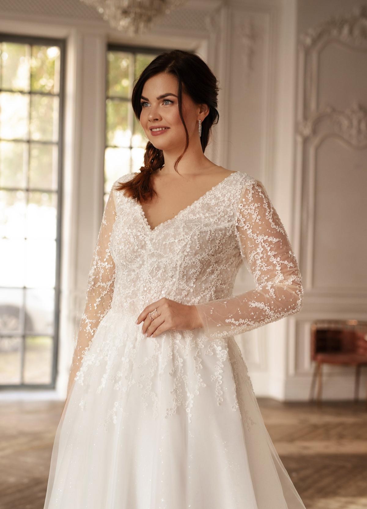 Свадебное платье для полных девушек с рукавами