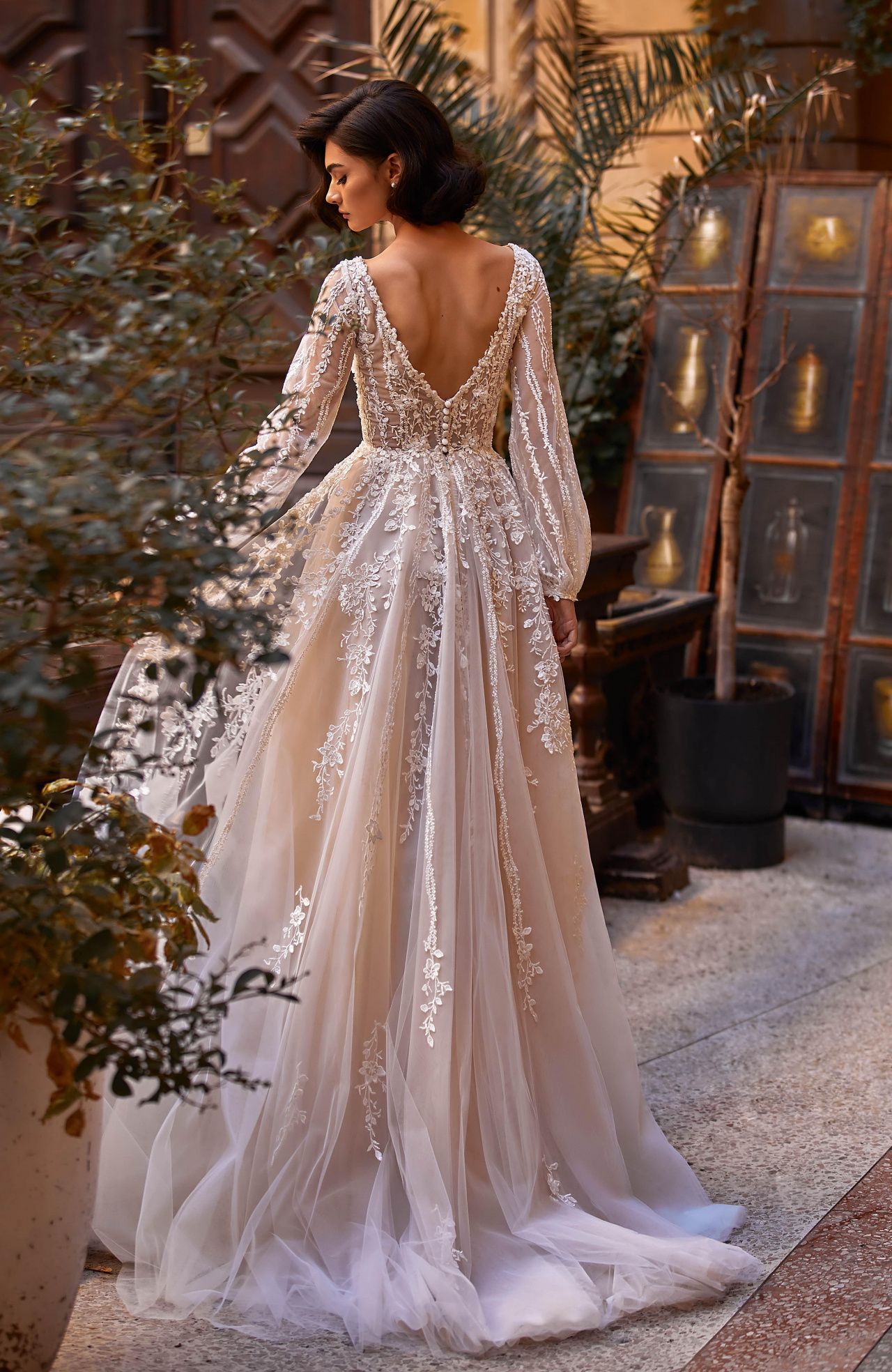 Кружевное свадебное платье с объемными рукавами фото