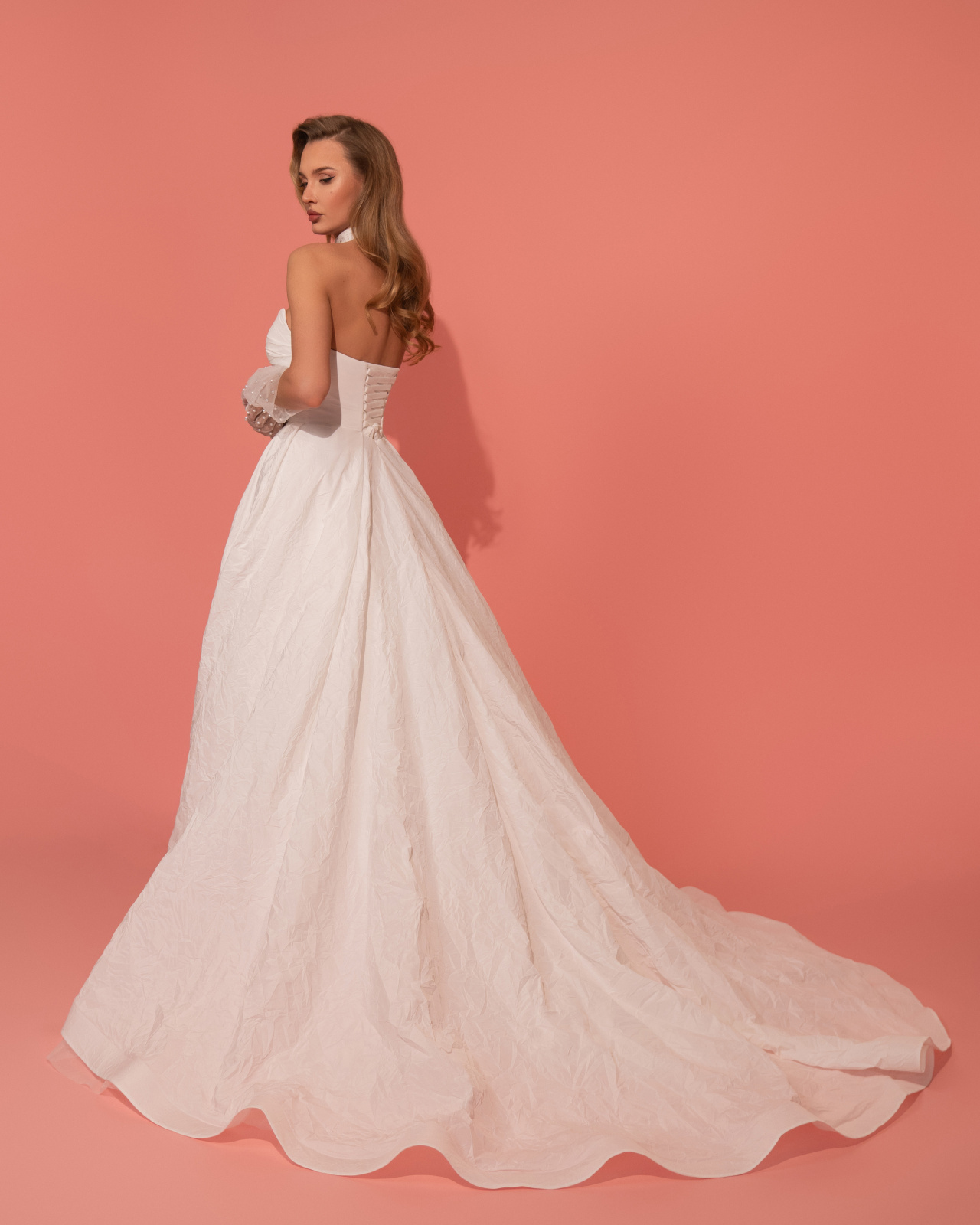 Стильное свадебное платье из тафты фото