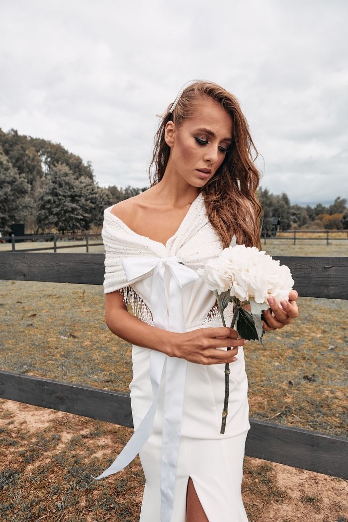 Шерстяная шаль для невесты