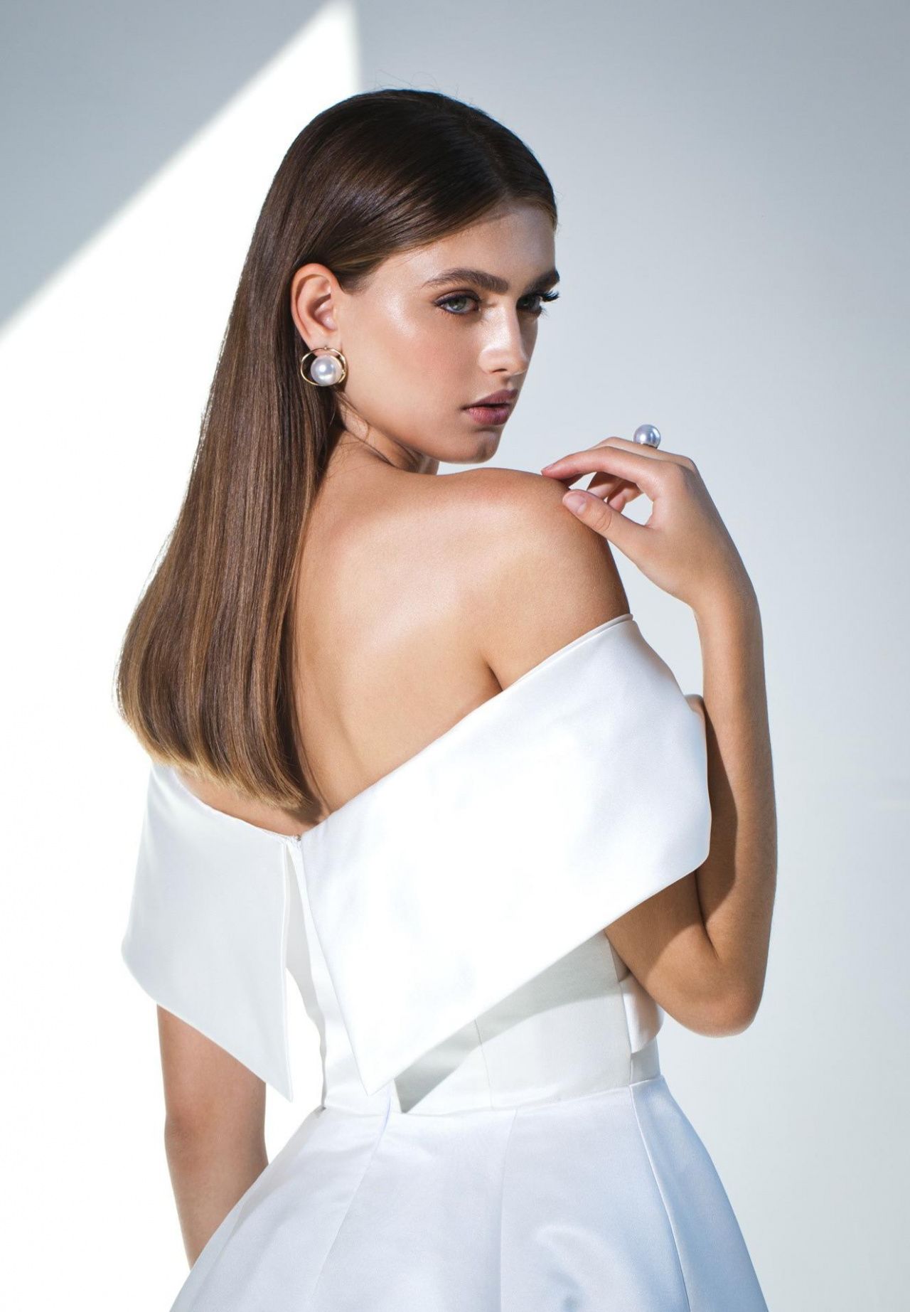 Атласное свадебное платье в стиле принцеса фото