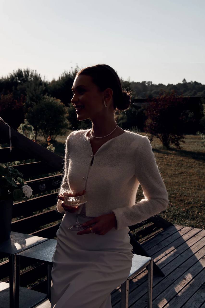 Шерстяной жакет с жемчужными пуговицами