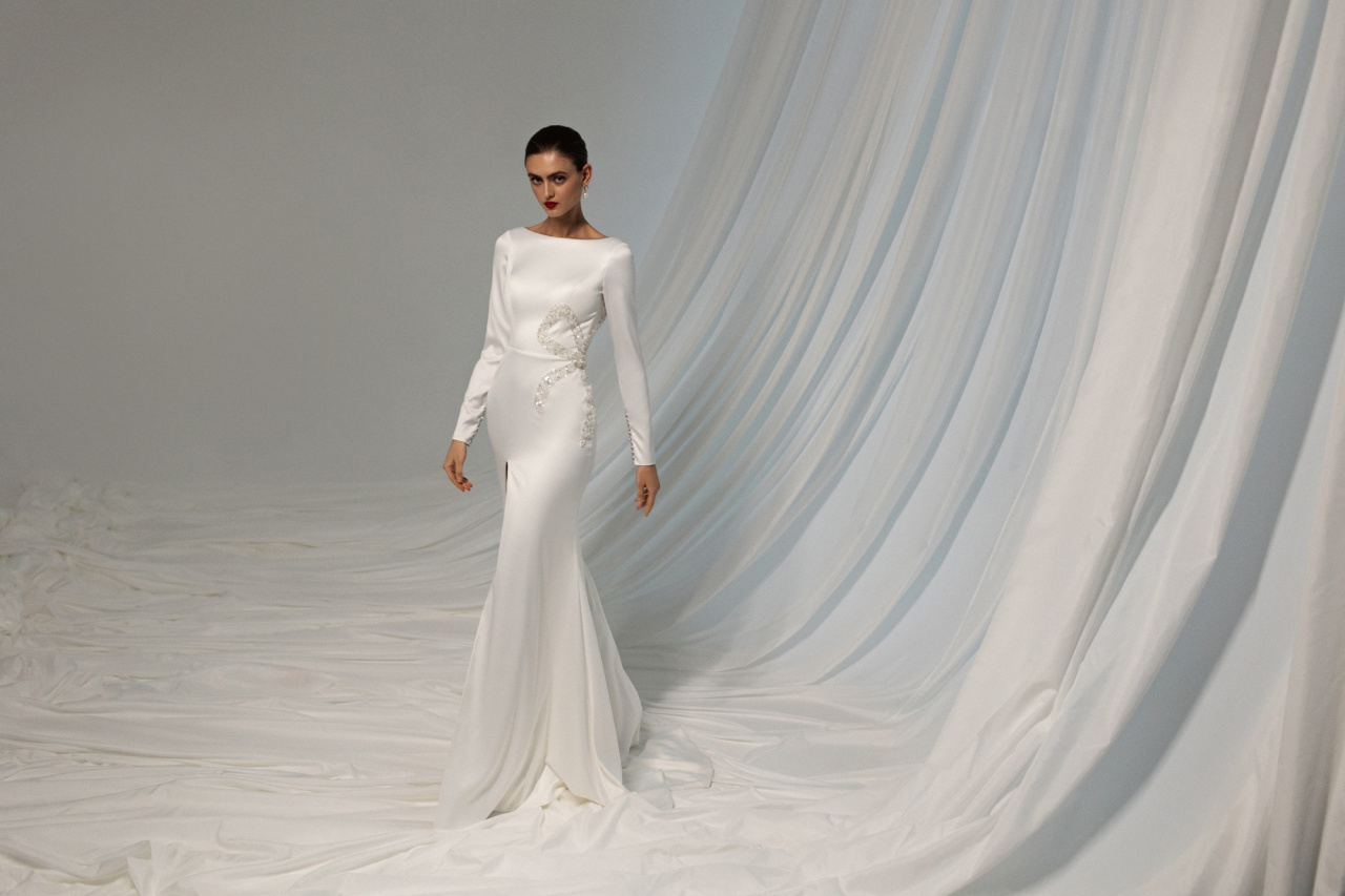 Атласное свадебное платье рыбка фото