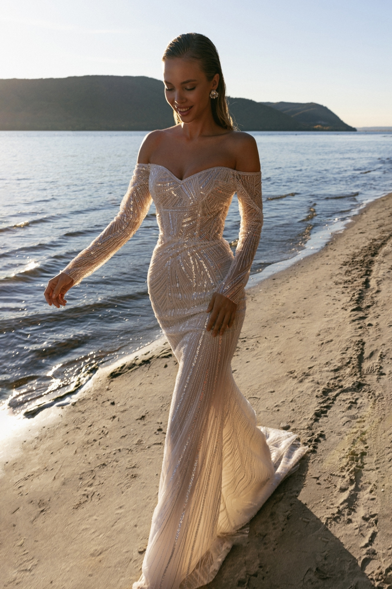 Свадебное платье русалка с рукавами и открытыми плечами фото