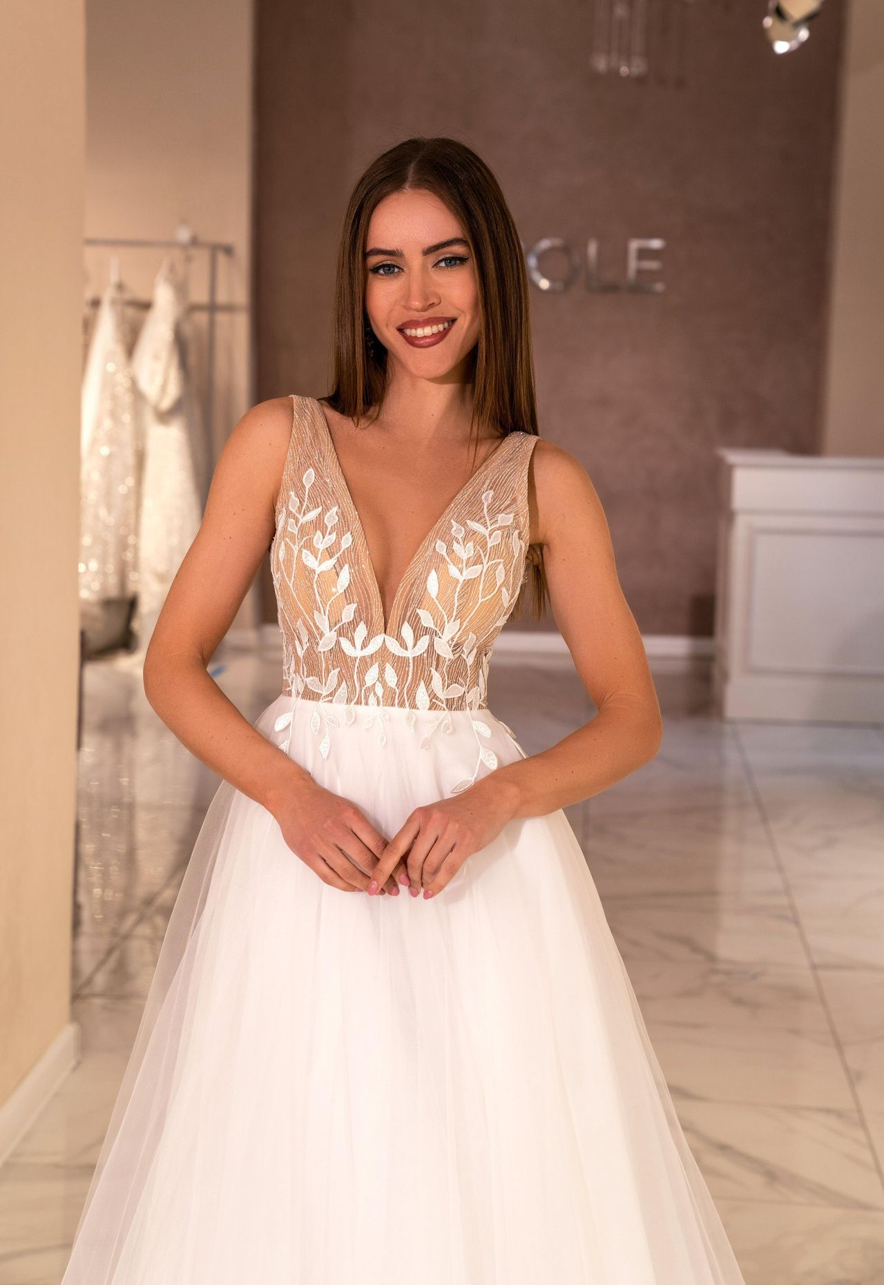 Летнее свадебное платье с v-вырезом фото