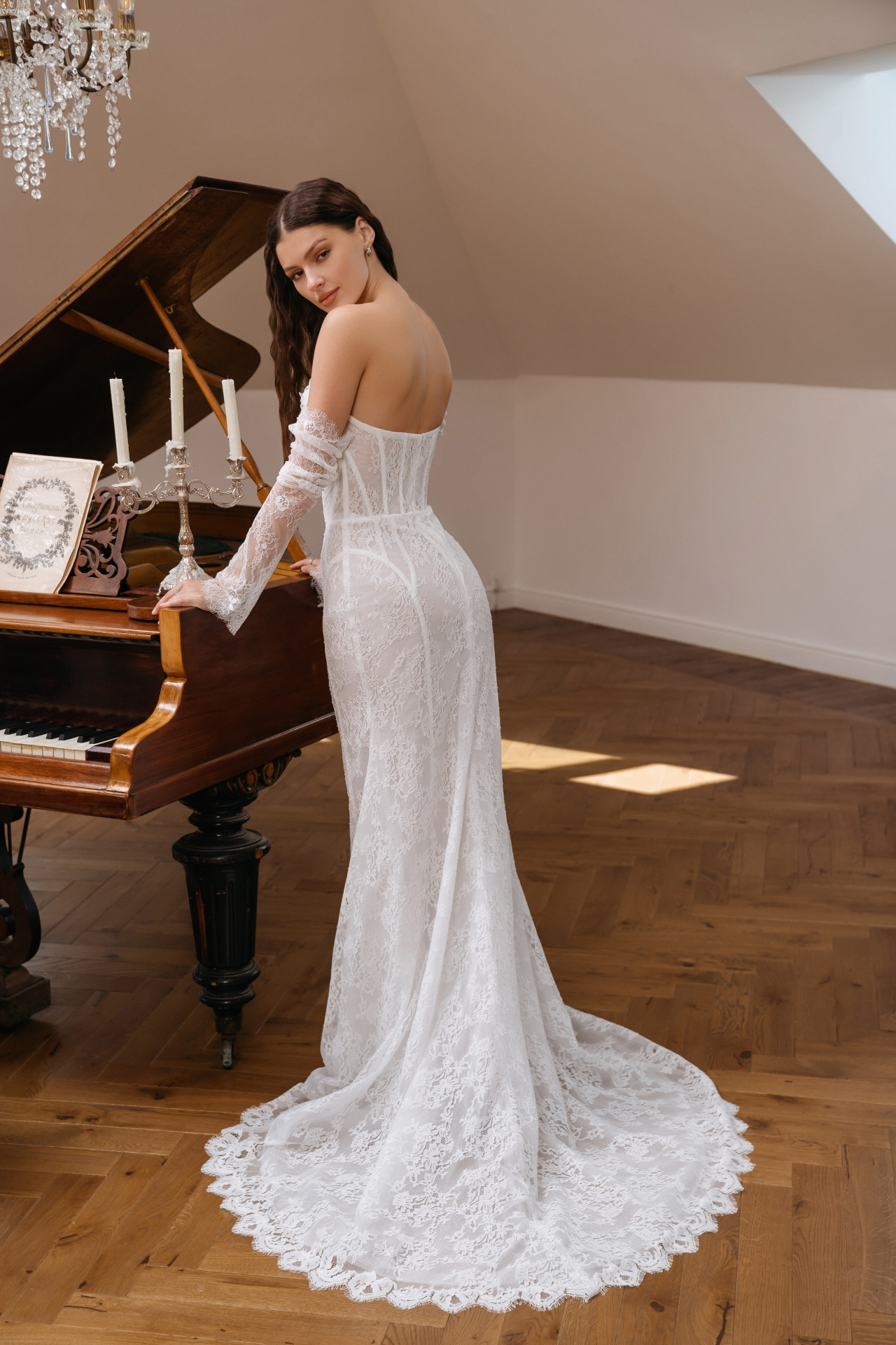 Кружевное свадебное платье со съемным болеро фото