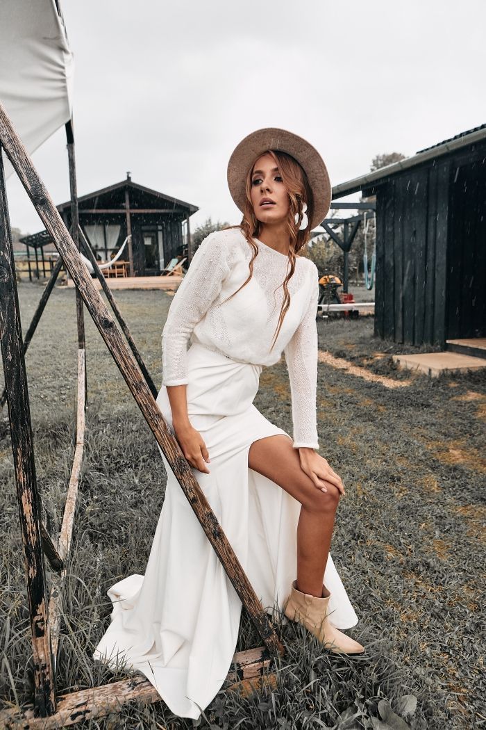 Шерстяной свитер с жемчугом