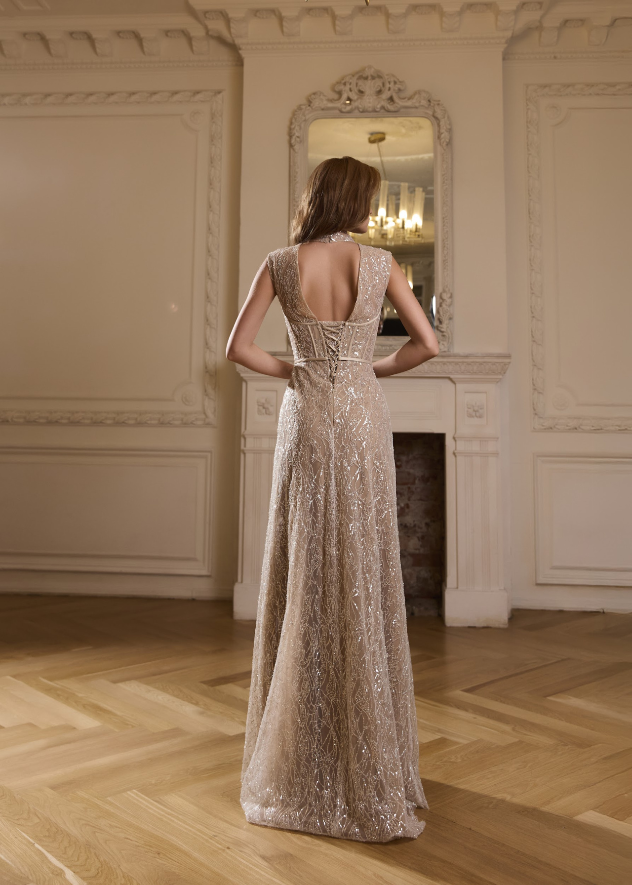 Сверкающее свадебное платье с золотым оттенком фото