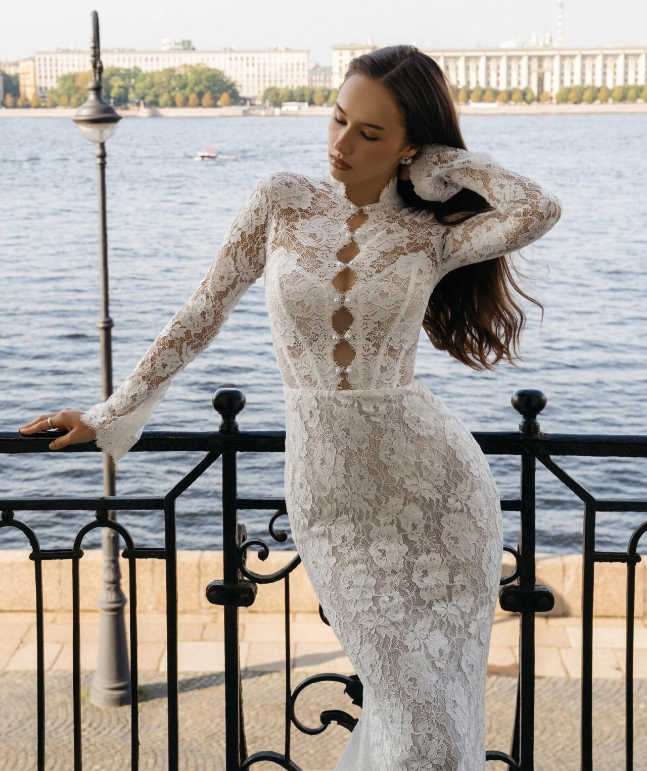 Кружевное свадебное платье рыбка с рукавами фото