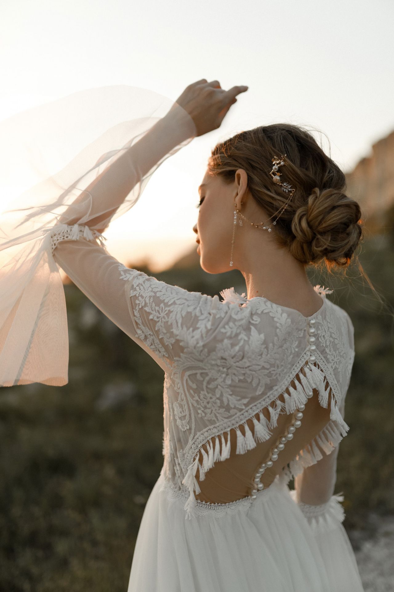 Свадебное платье бохо с расклешенными рукавами фото